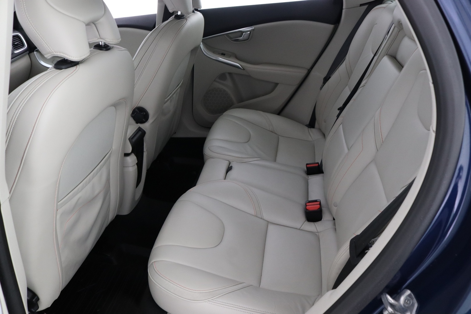 VOLVO V40 15
