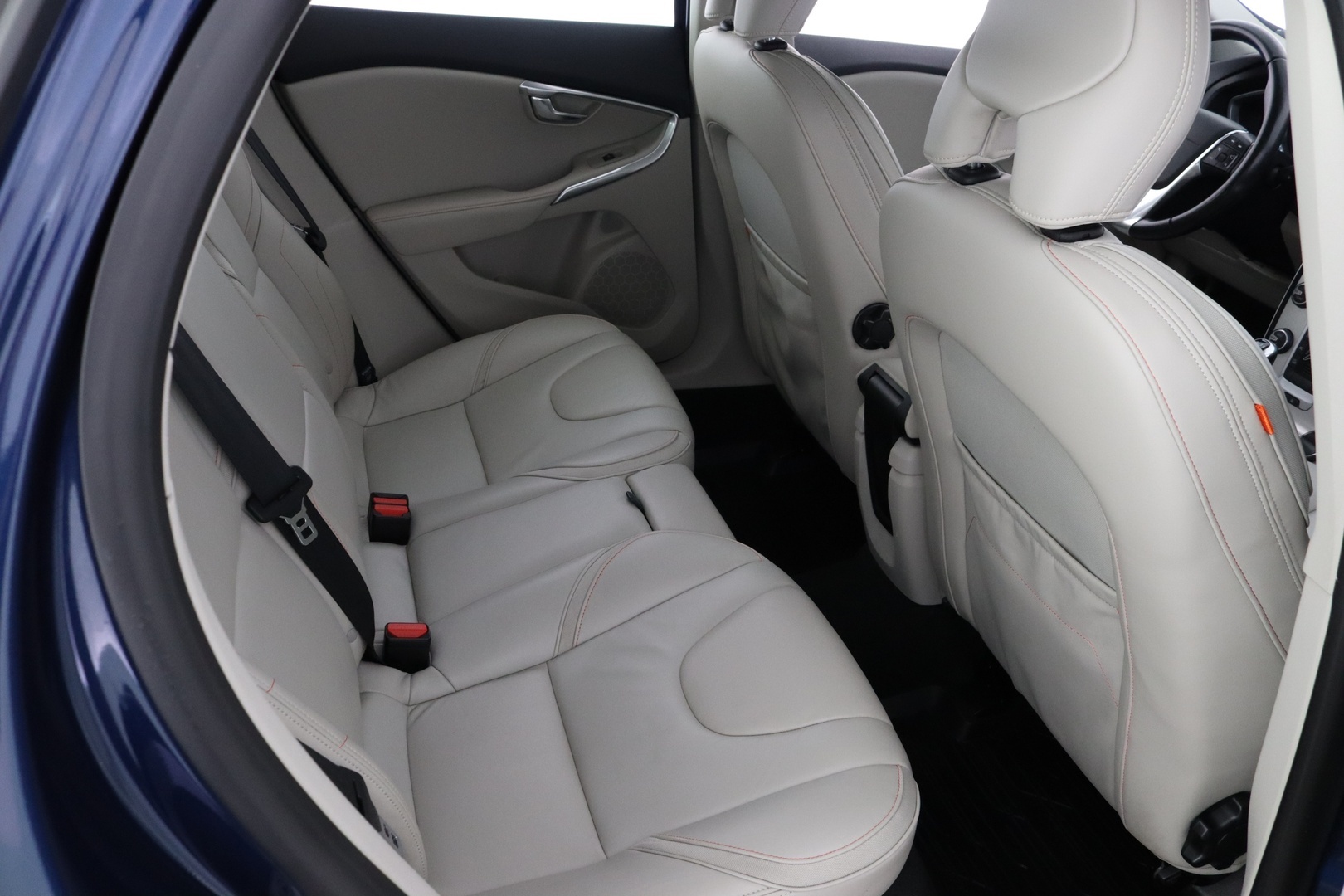 VOLVO V40 16