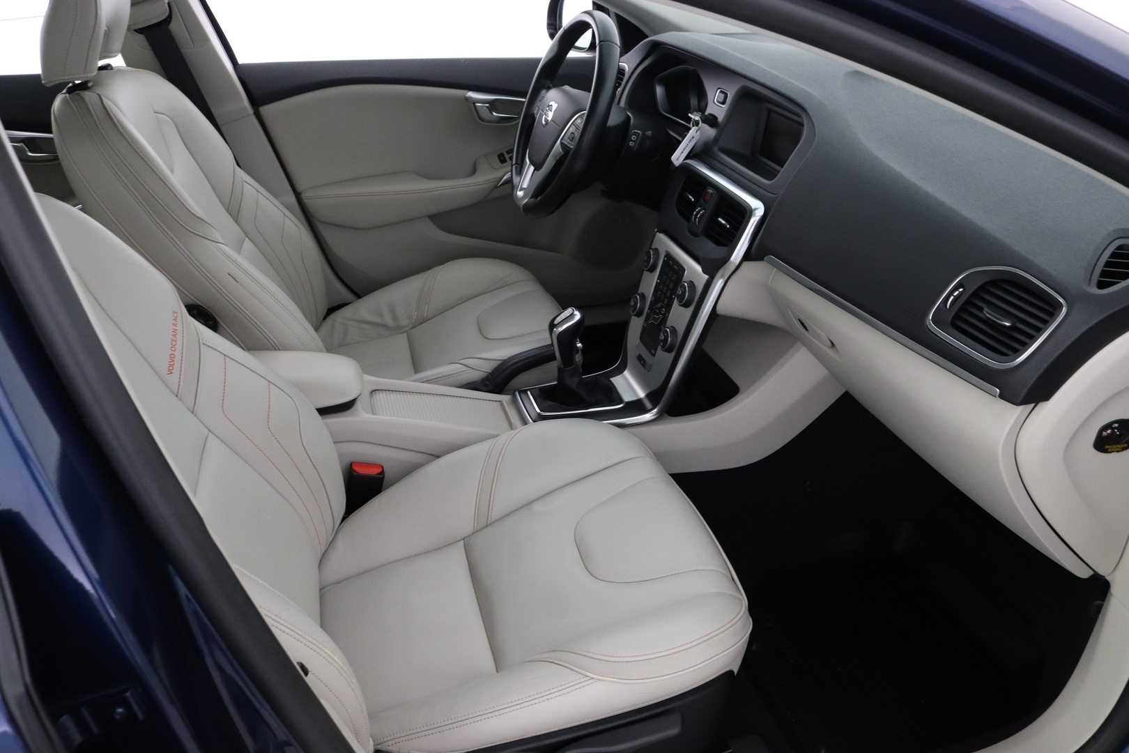 VOLVO V40 17