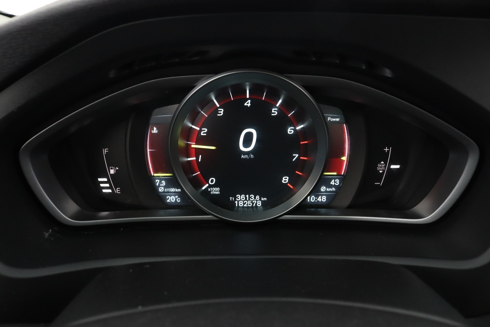 VOLVO V40 21