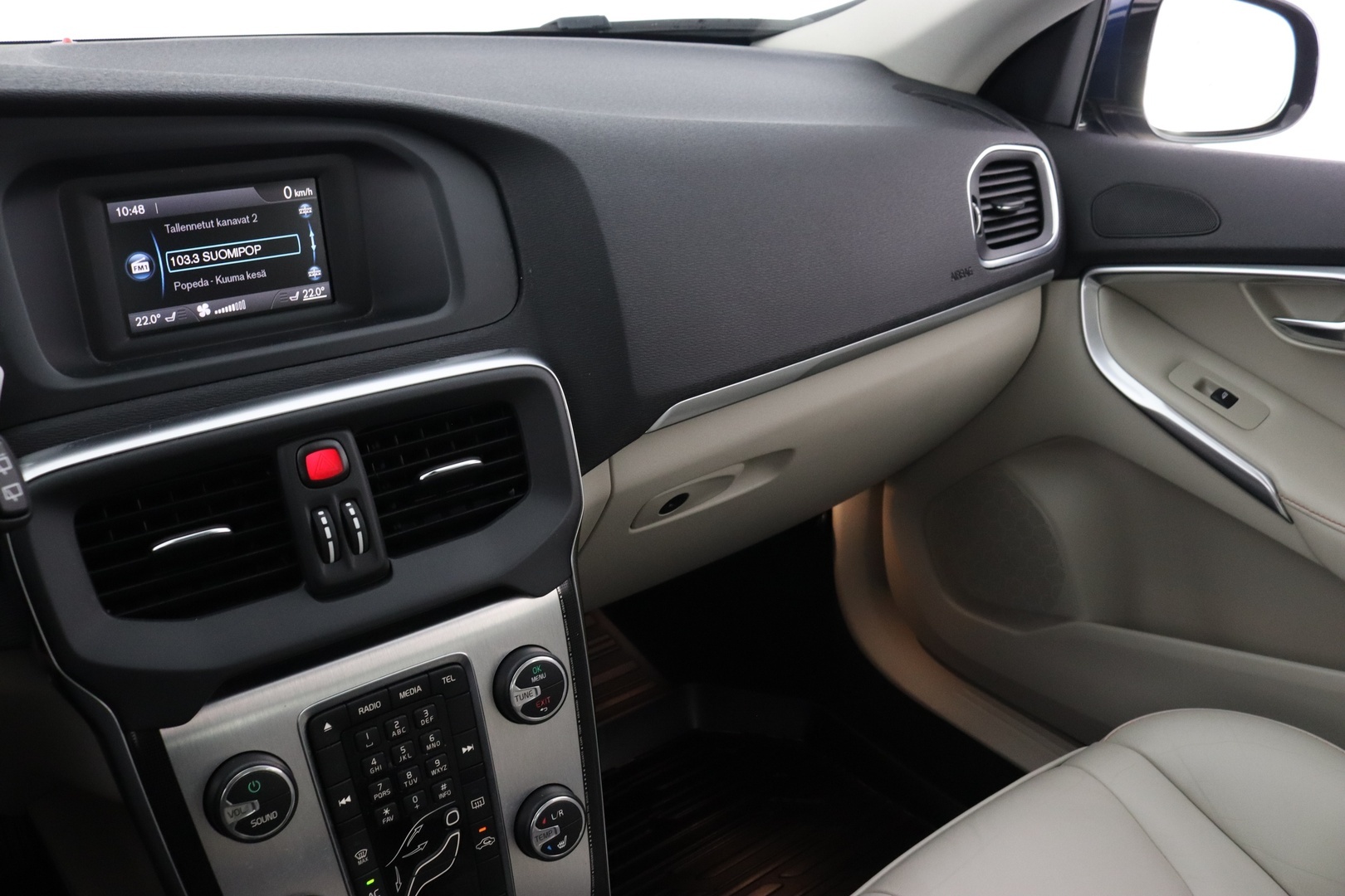 VOLVO V40 22