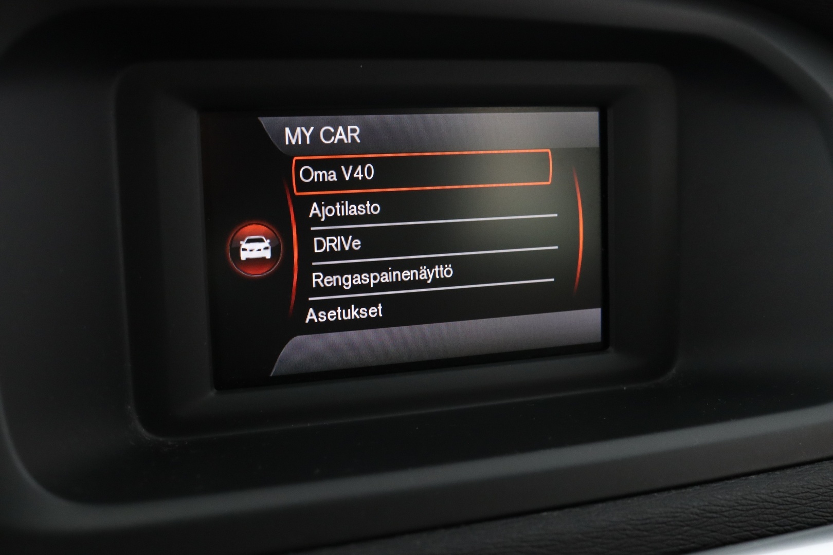 VOLVO V40 24