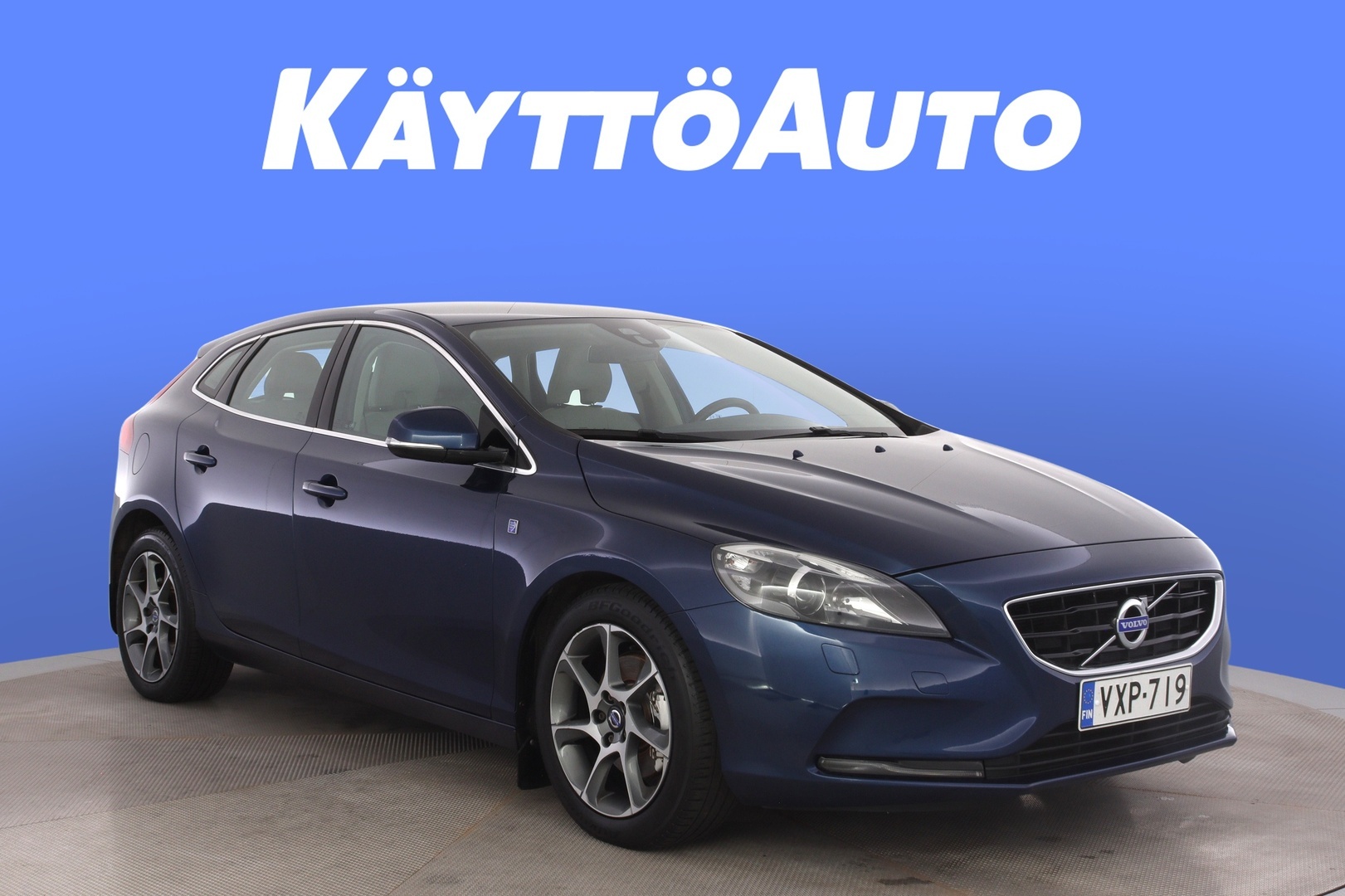 VOLVO V40 7