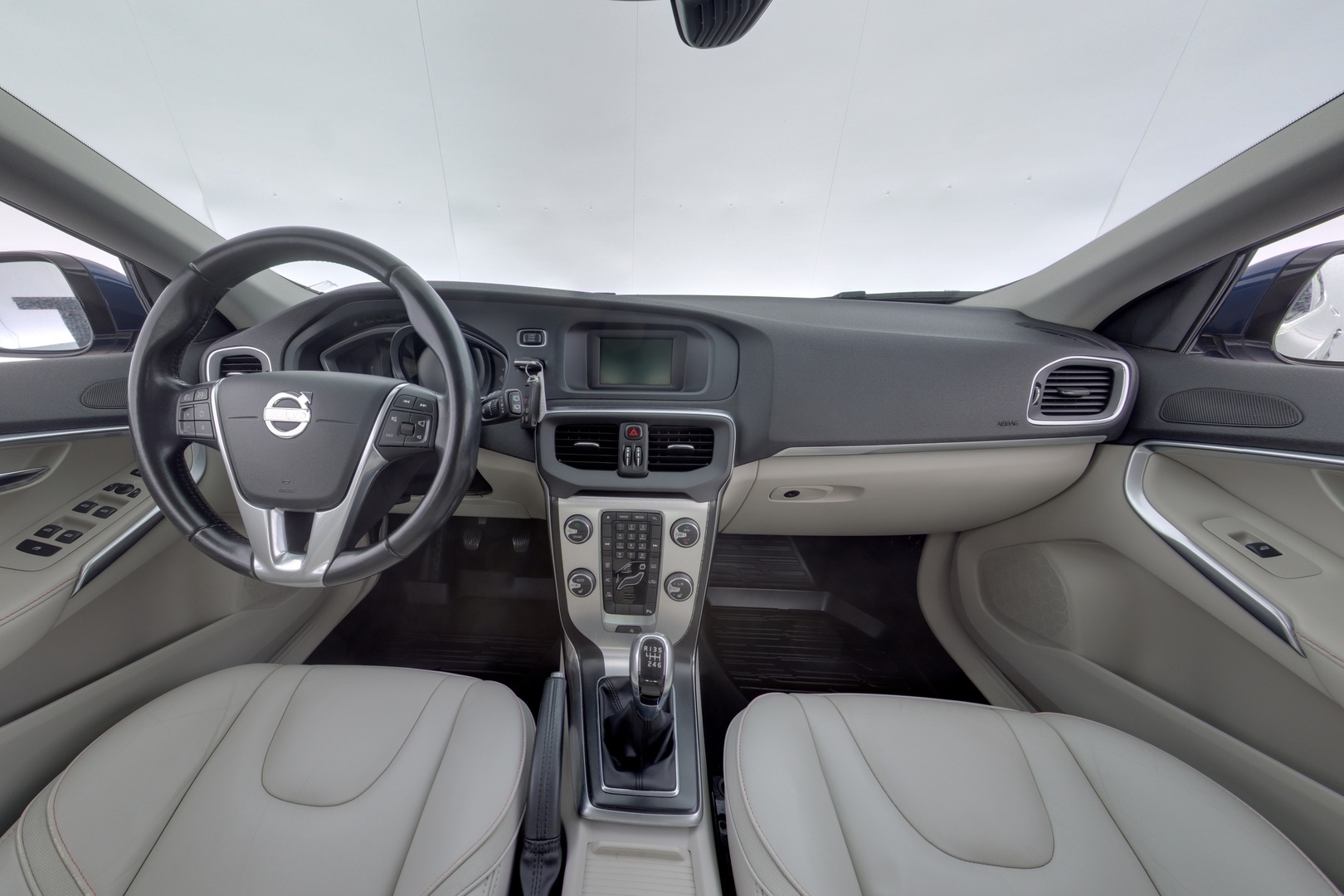 VOLVO V40 9