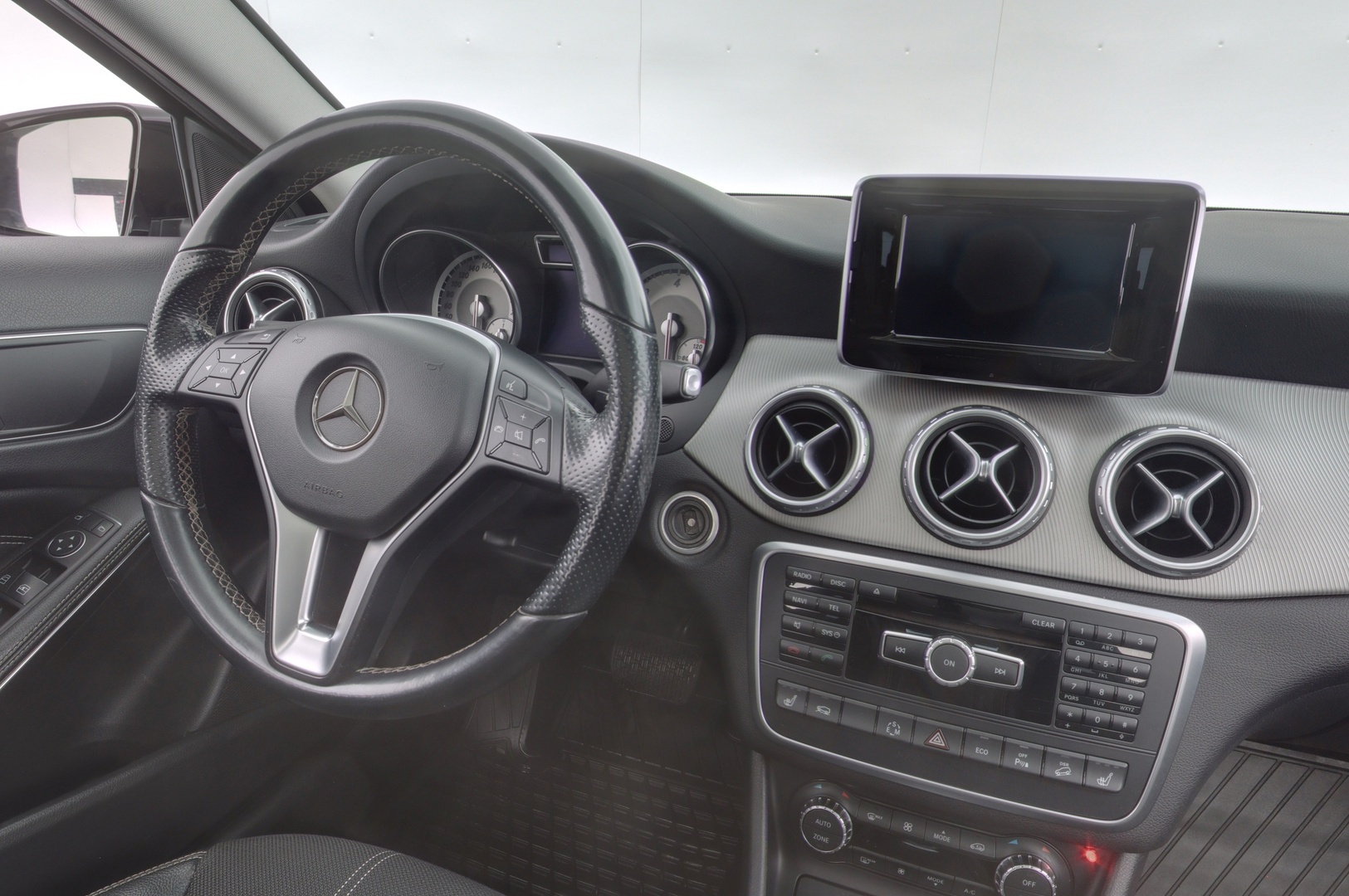 MERCEDES-BENZ GLA 10