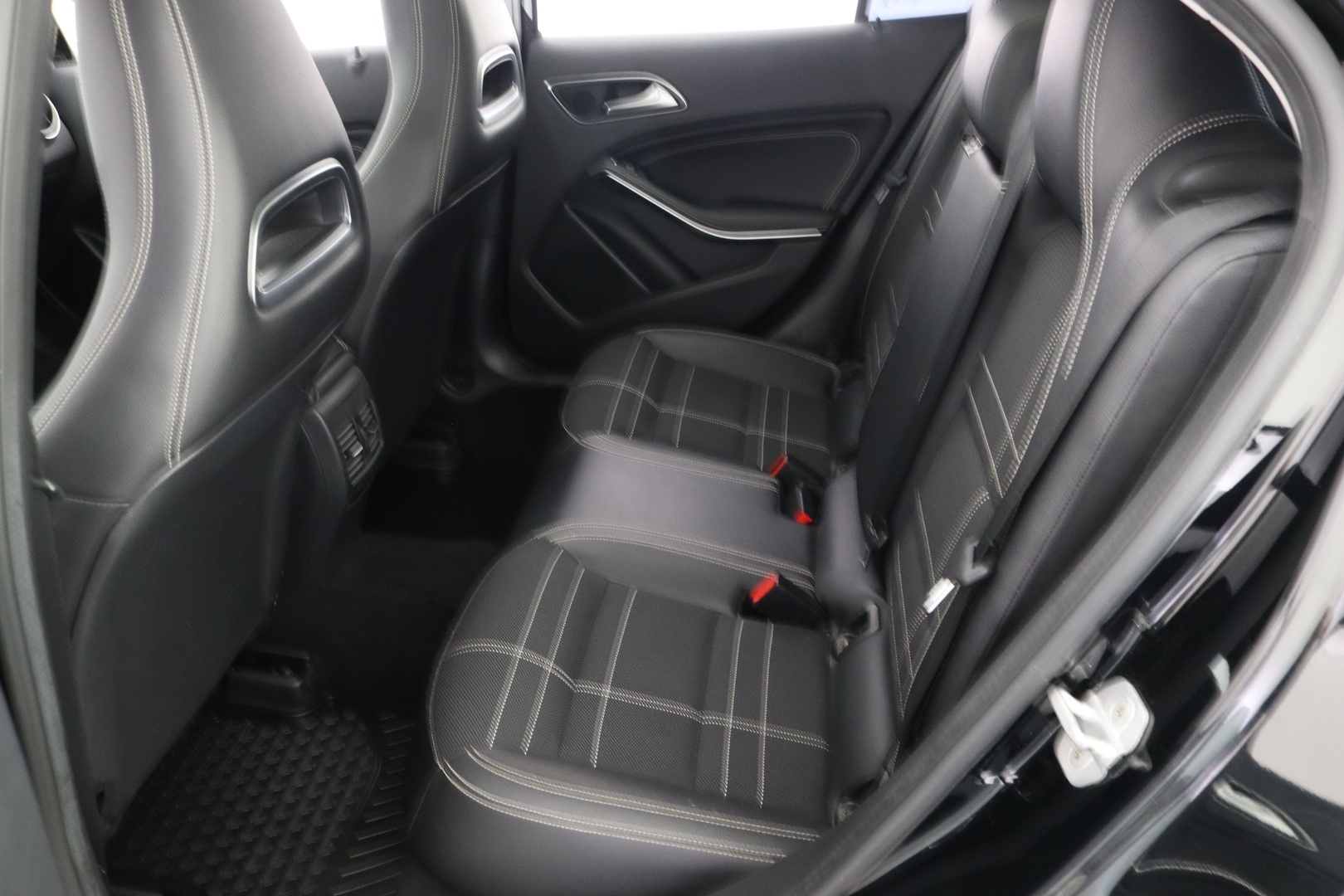 MERCEDES-BENZ GLA 14