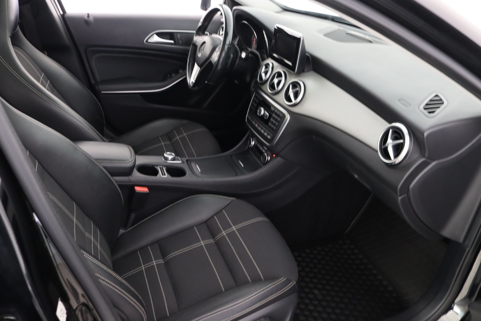 MERCEDES-BENZ GLA 17