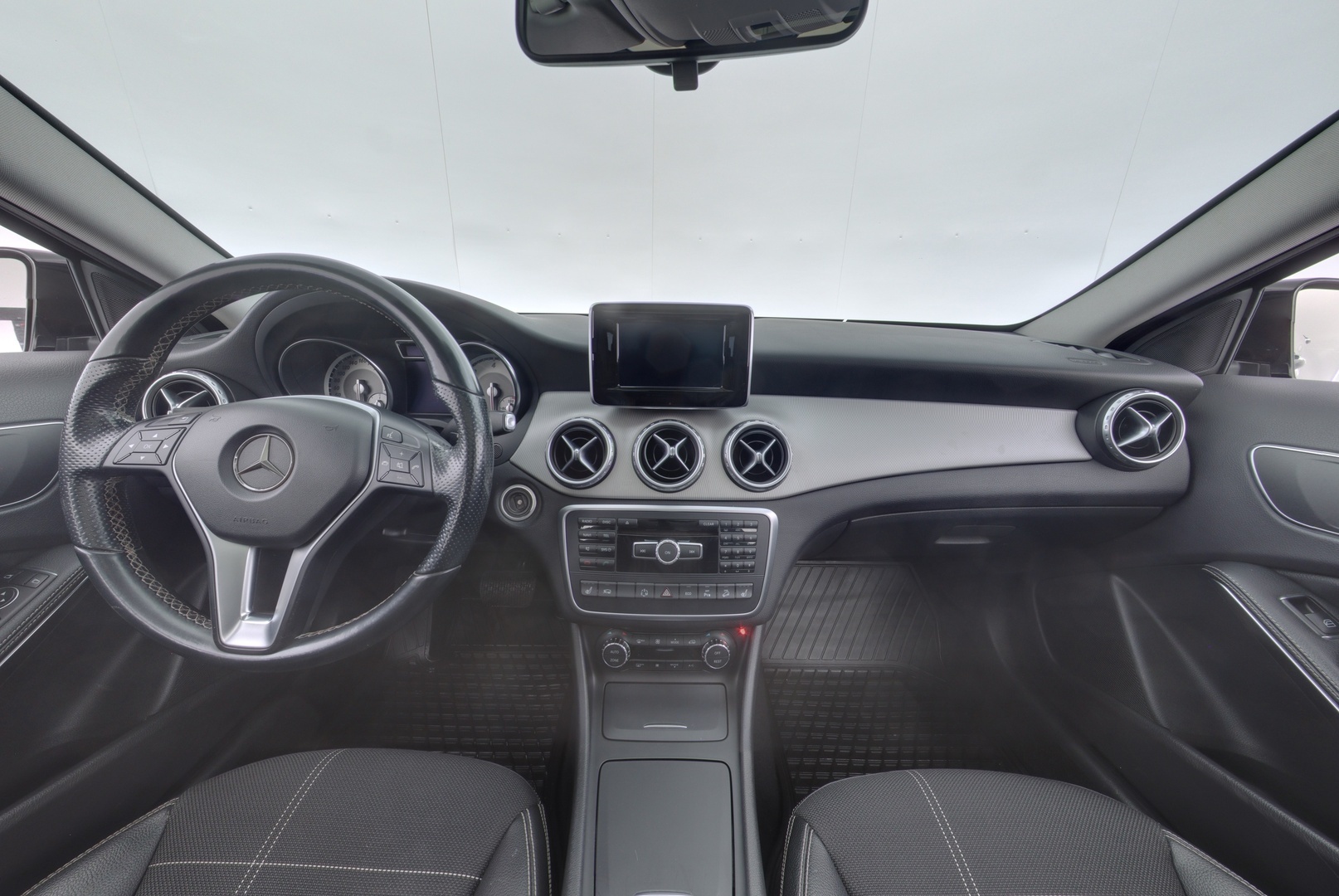 MERCEDES-BENZ GLA 9
