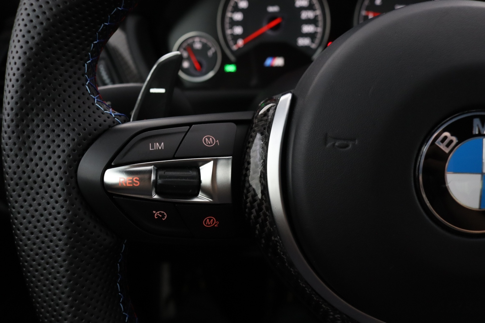 BMW M4 16