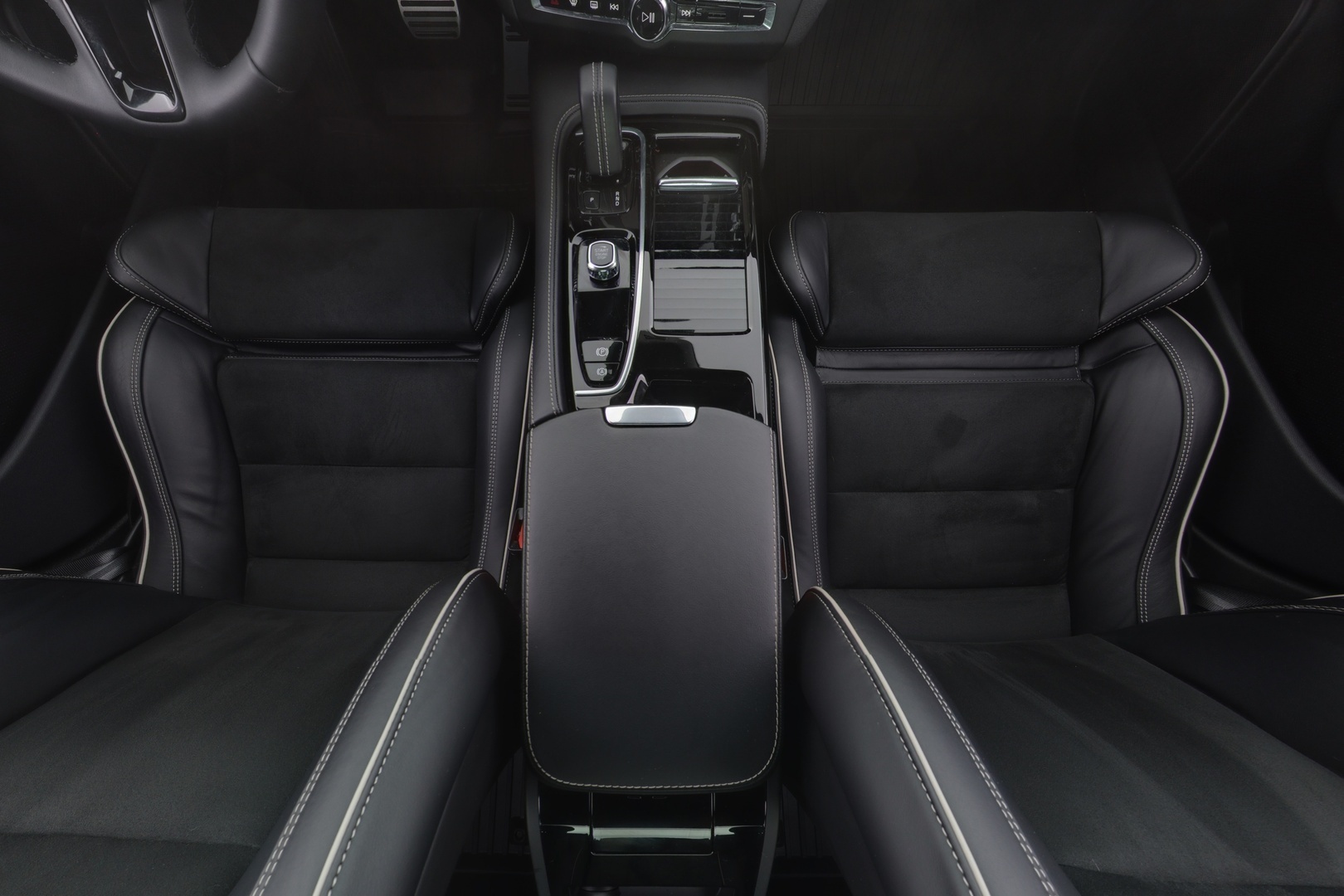 VOLVO S90 13