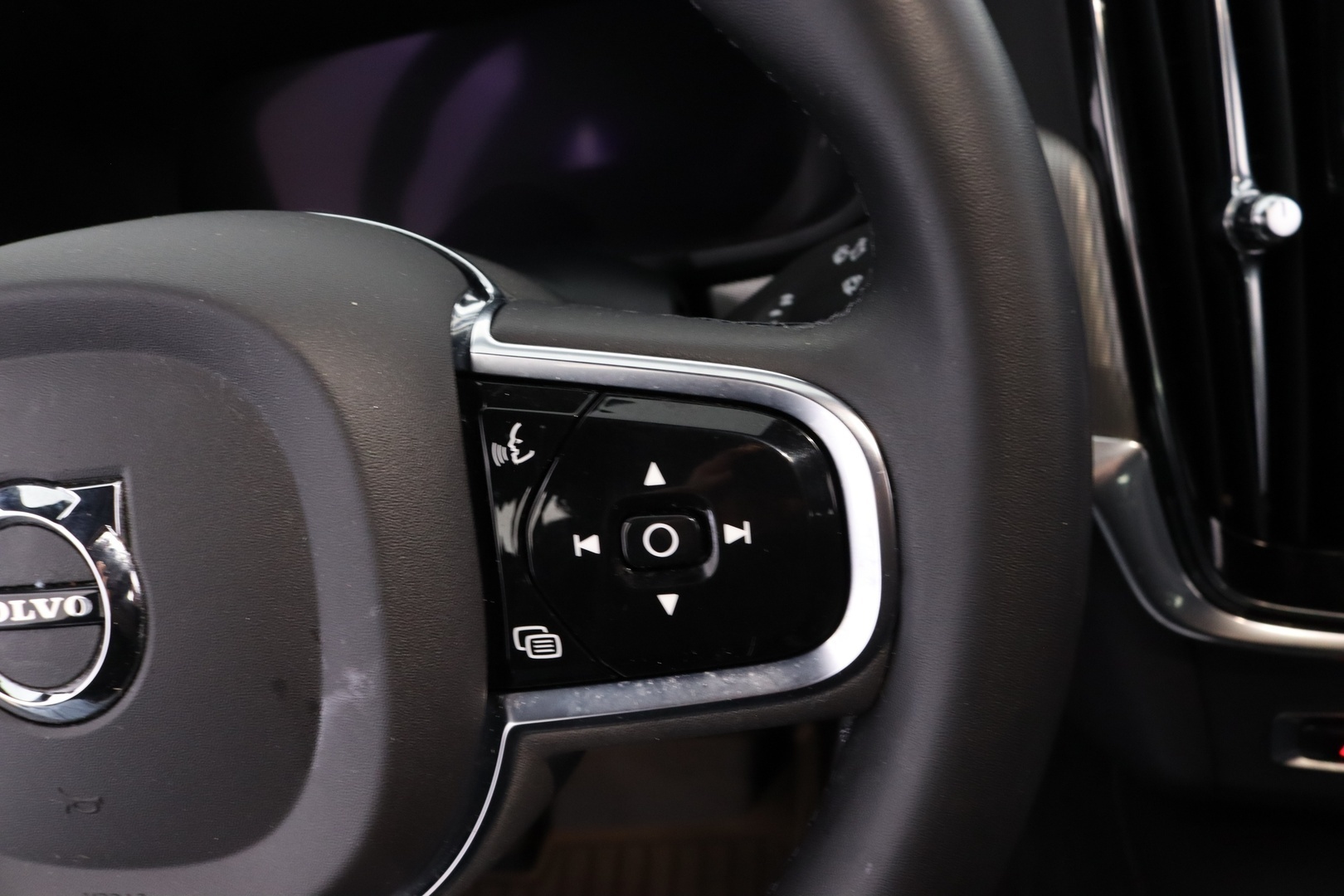 VOLVO S90 24