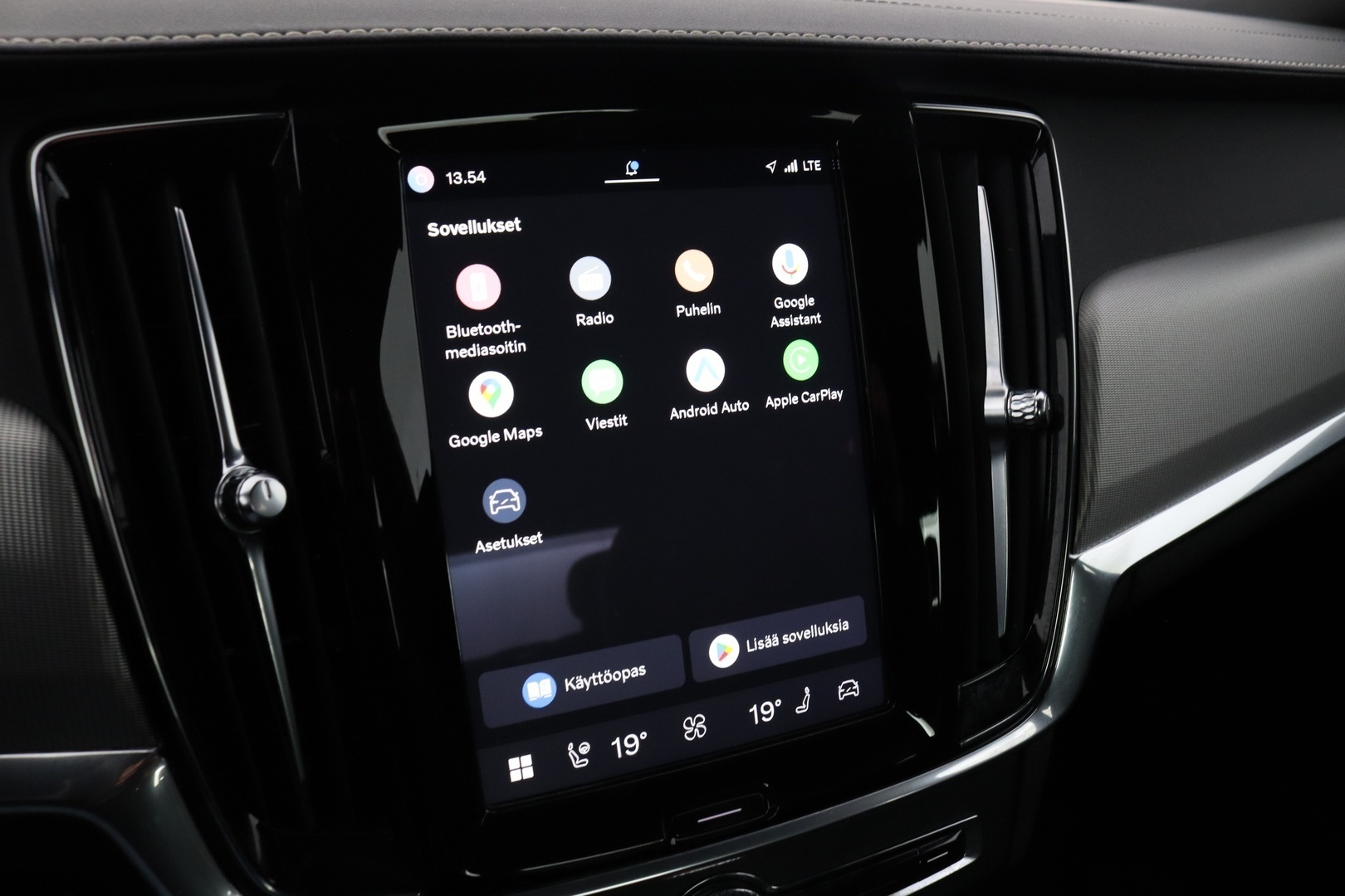 VOLVO S90 29