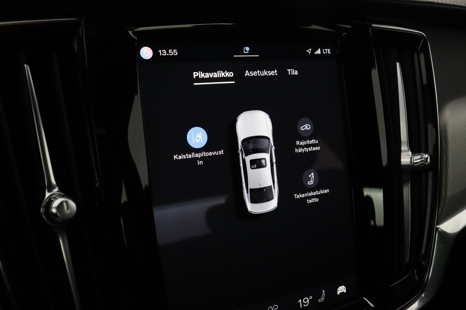 VOLVO S90 33