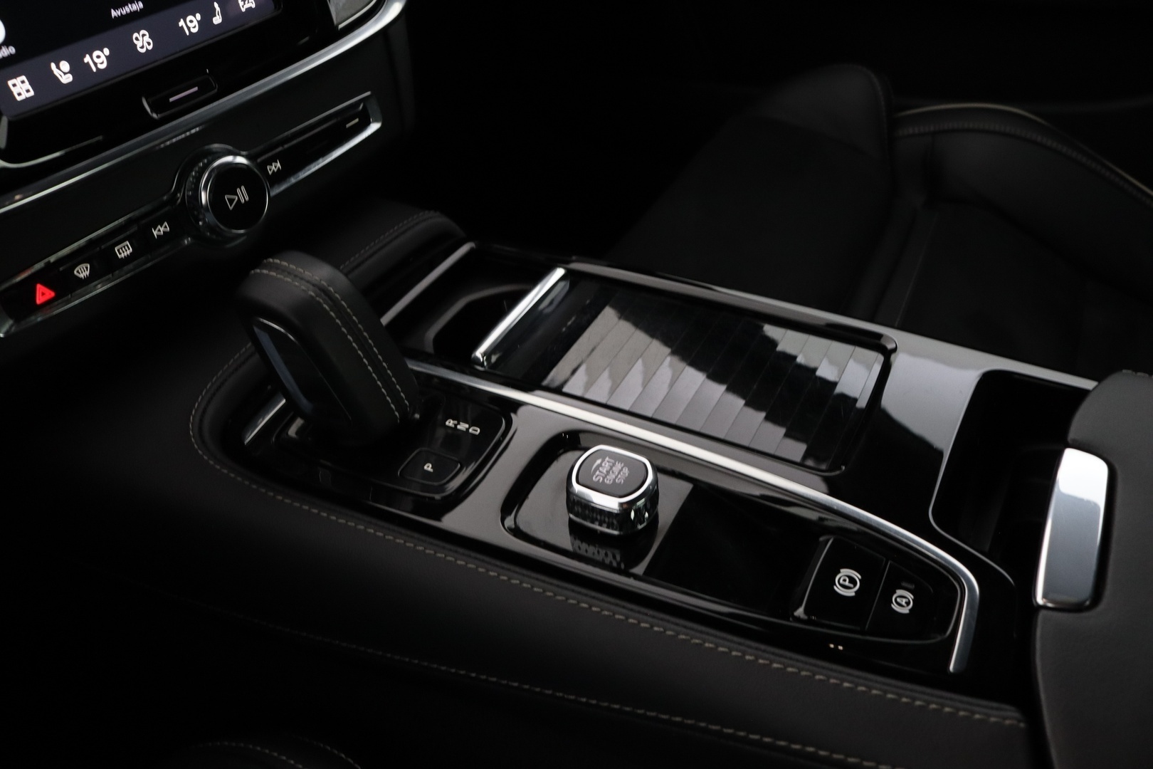 VOLVO S90 36