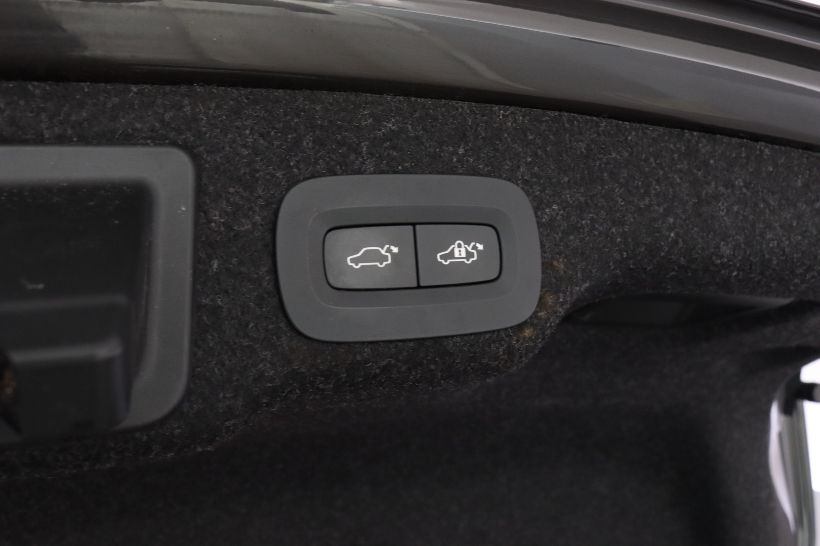 VOLVO S90 39