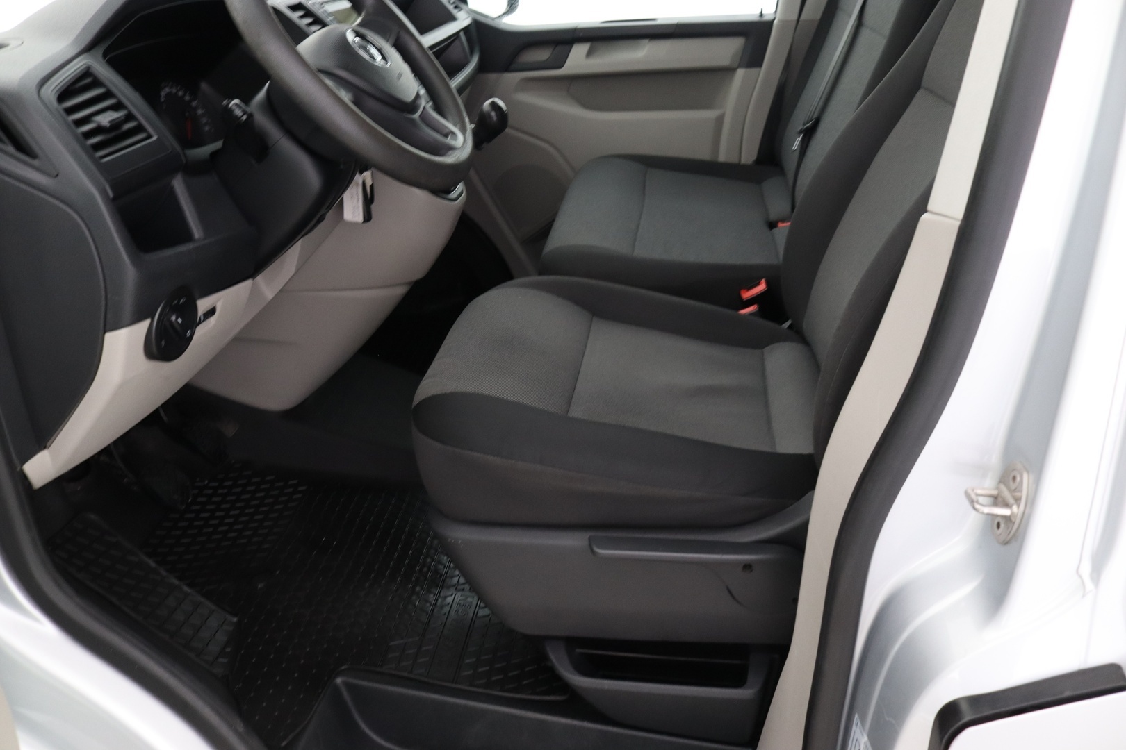VOLKSWAGEN Transporter 32