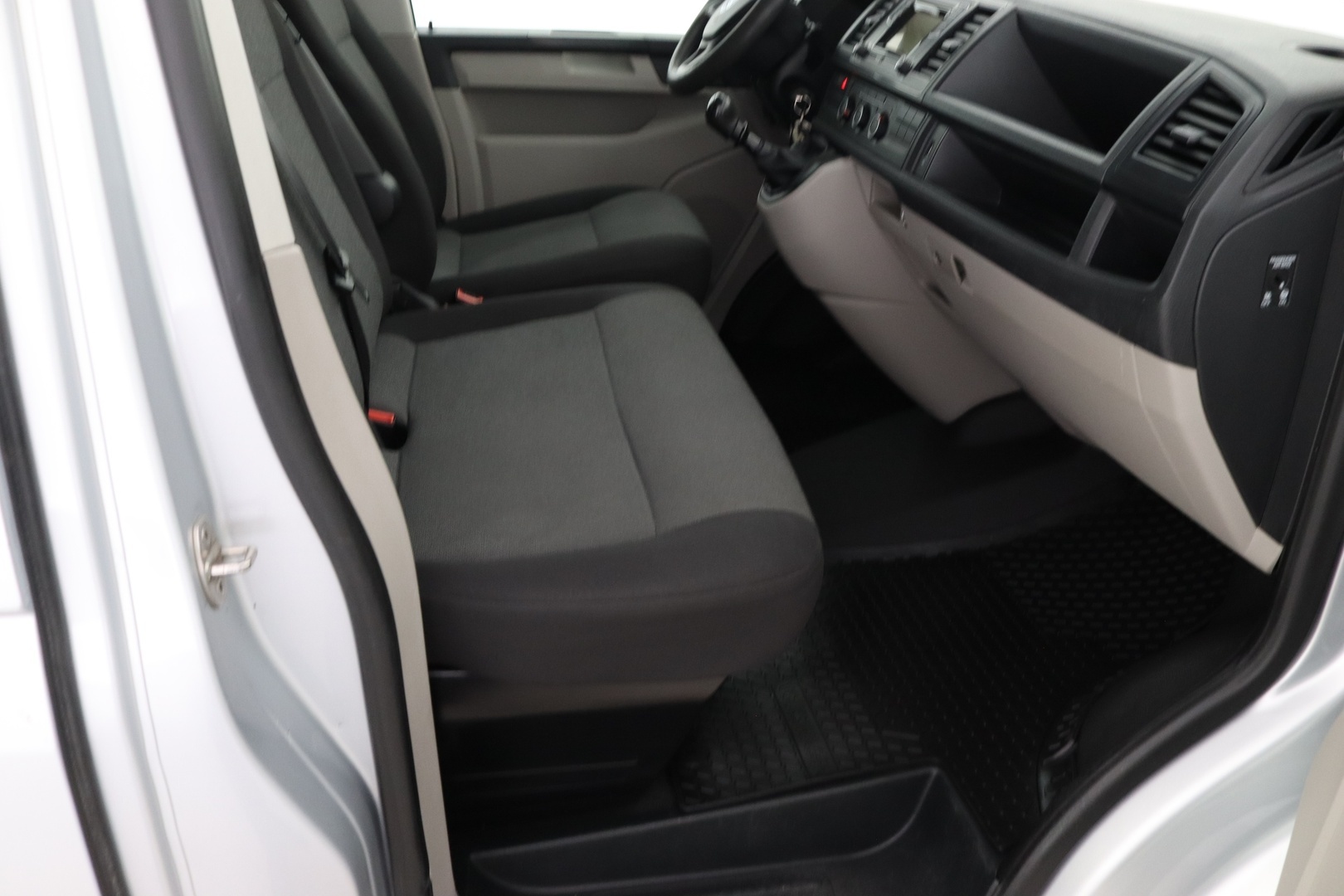 VOLKSWAGEN Transporter 33