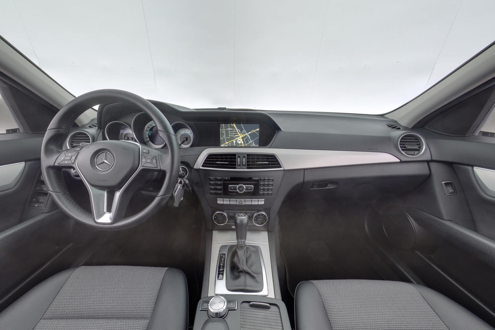 MERCEDES-BENZ C 9