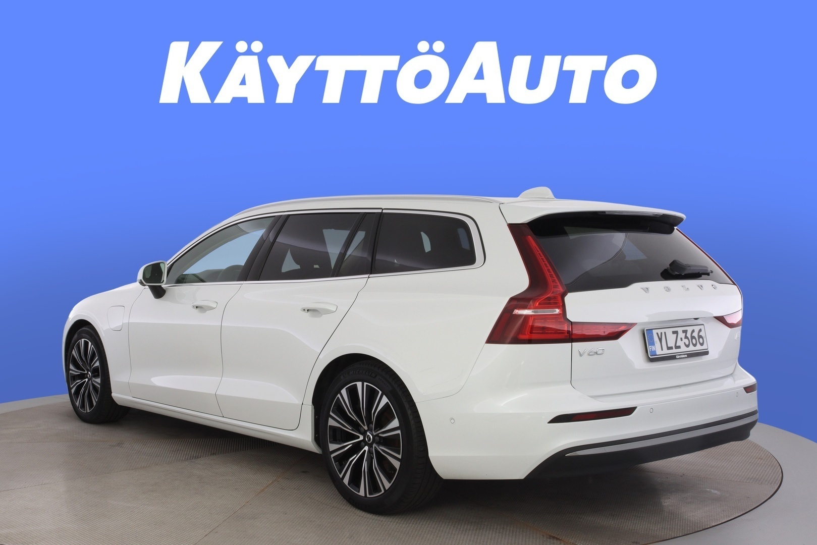 VOLVO V60 3