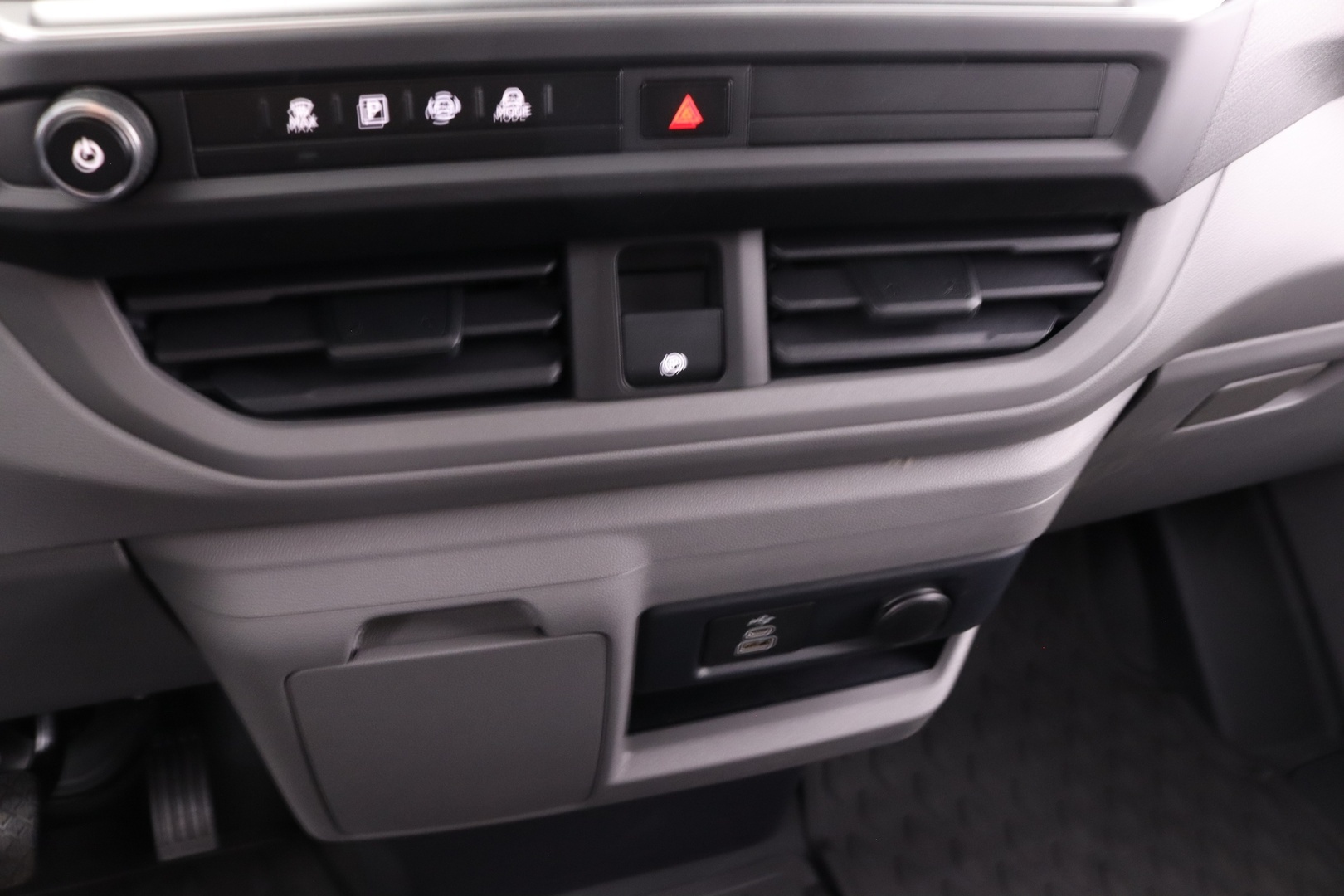 VOLKSWAGEN Transporter 19