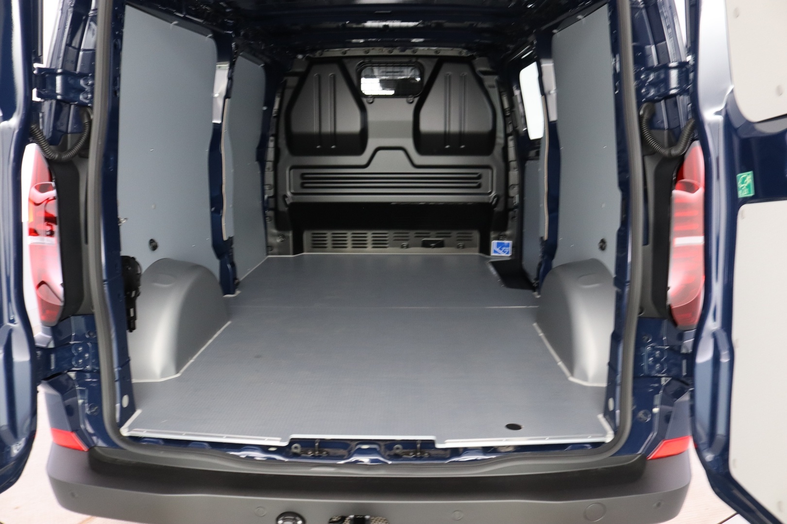 VOLKSWAGEN Transporter 26