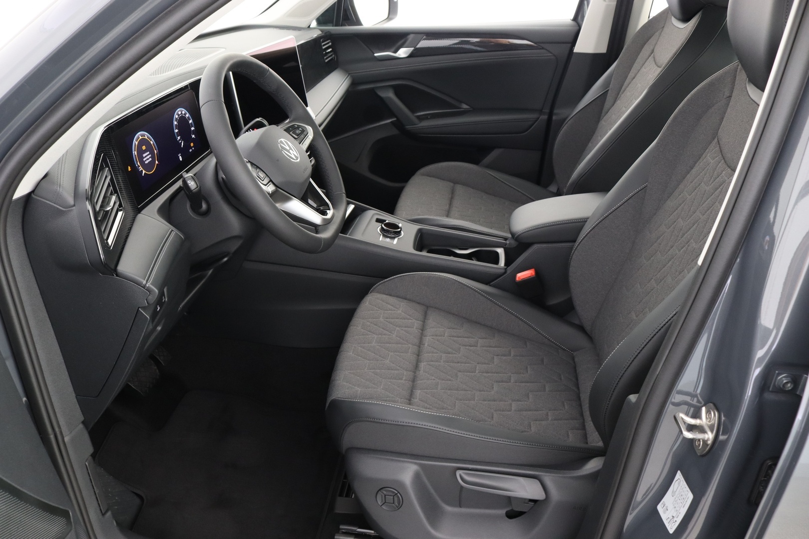 VOLKSWAGEN Tiguan 12