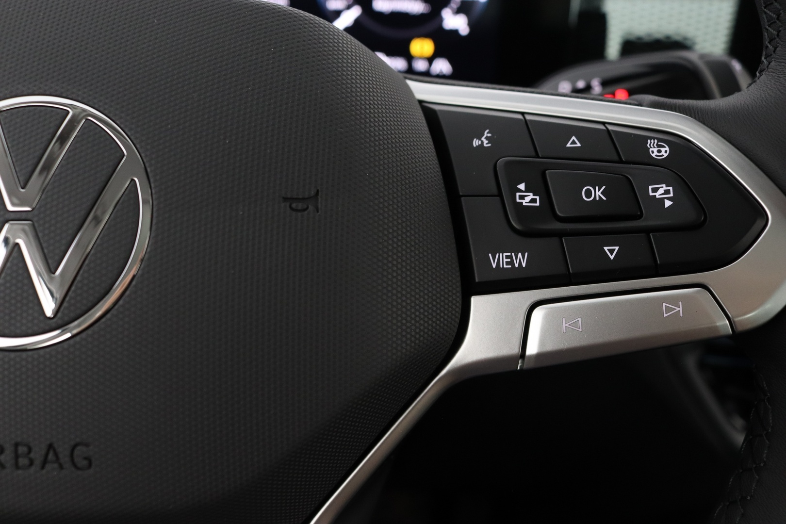 VOLKSWAGEN Tiguan 17