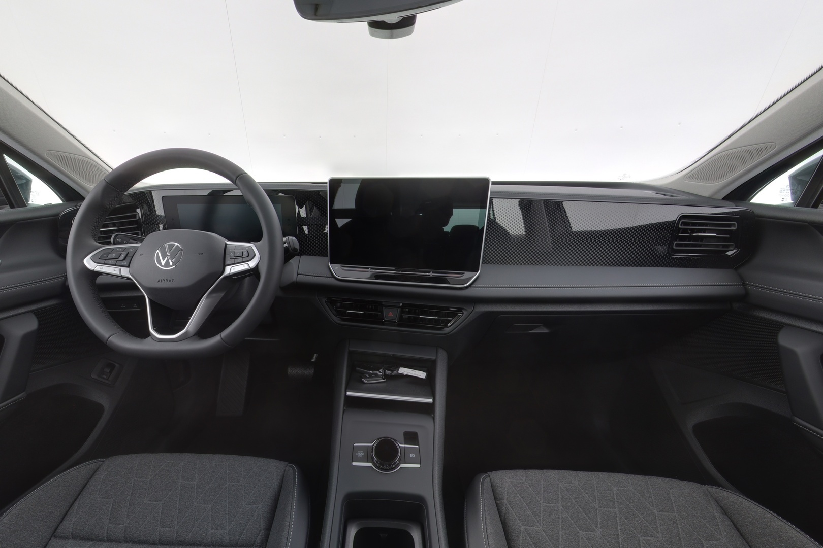 VOLKSWAGEN Tiguan 9
