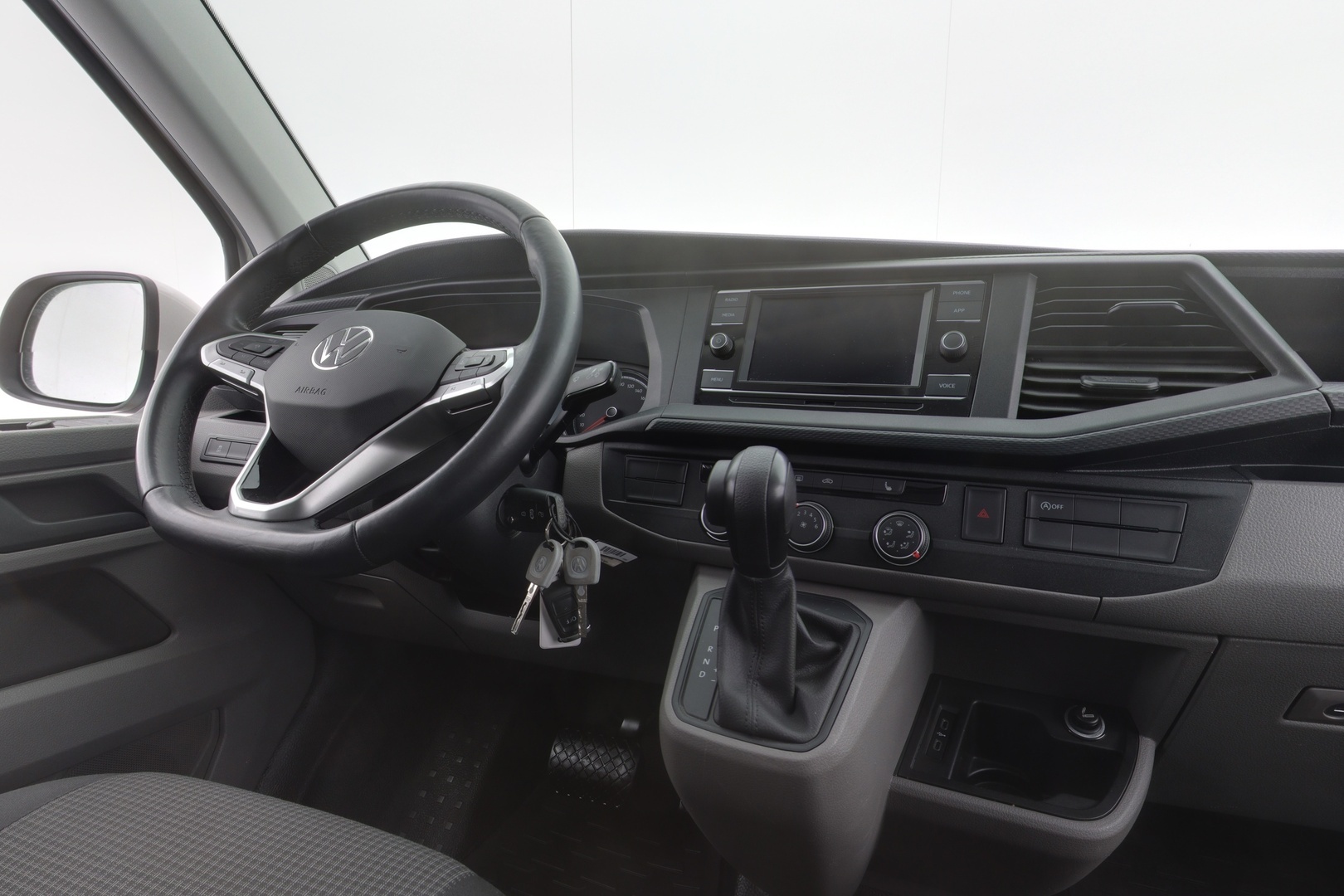 VOLKSWAGEN Transporter 10