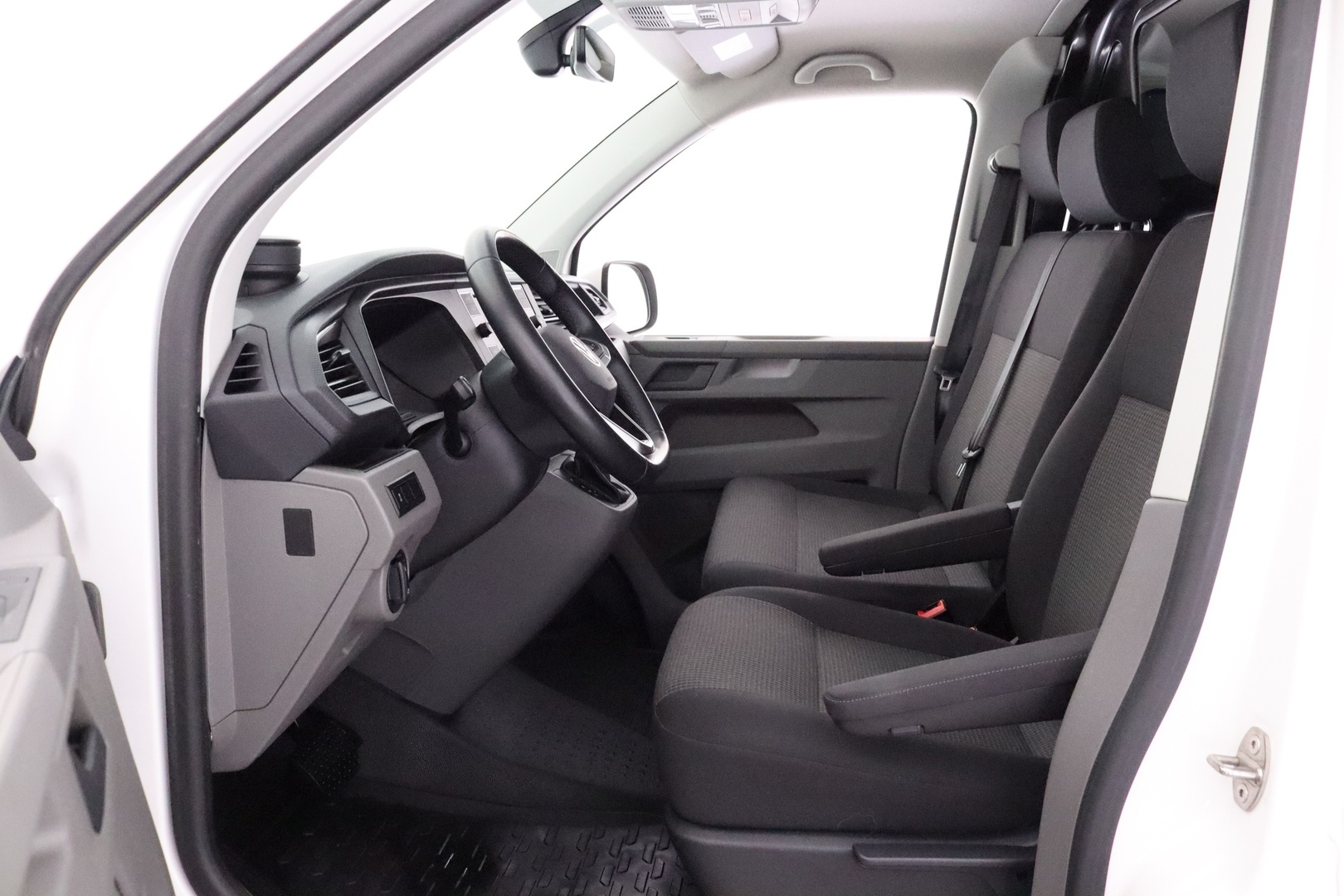 VOLKSWAGEN Transporter 12