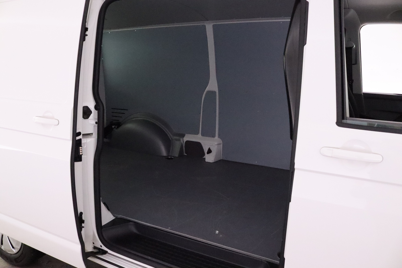 VOLKSWAGEN Transporter 15