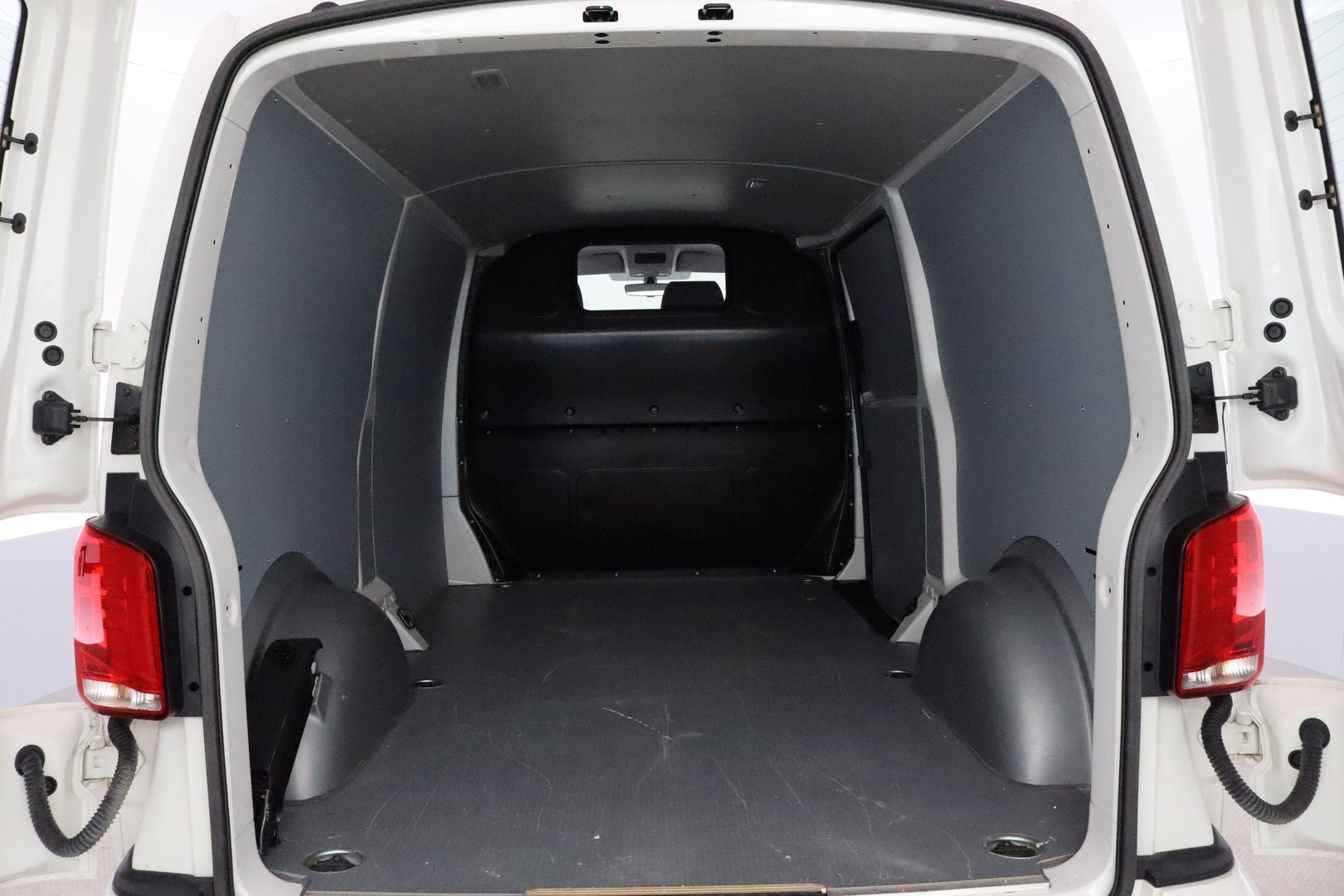 VOLKSWAGEN Transporter 16