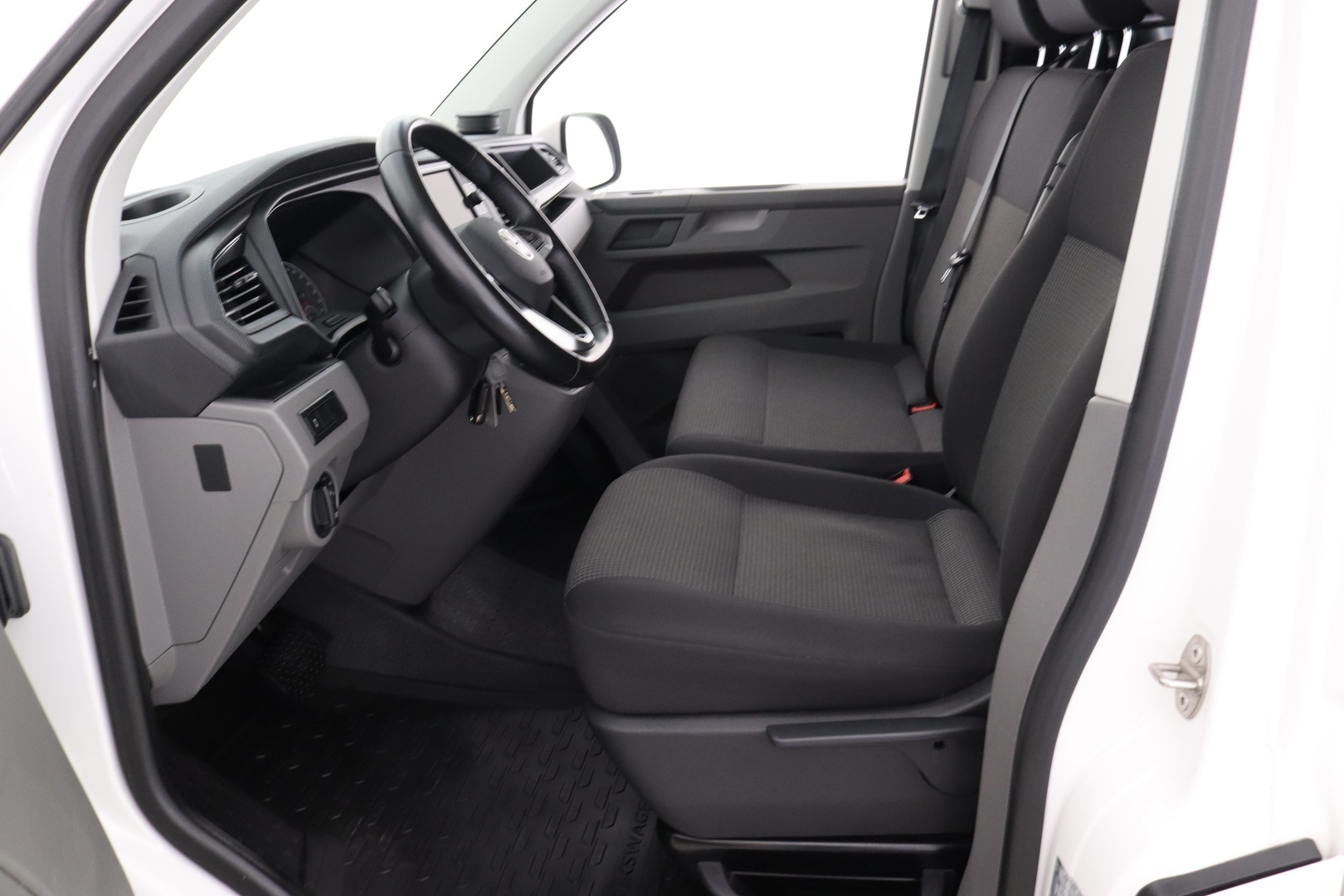 VOLKSWAGEN Transporter 39