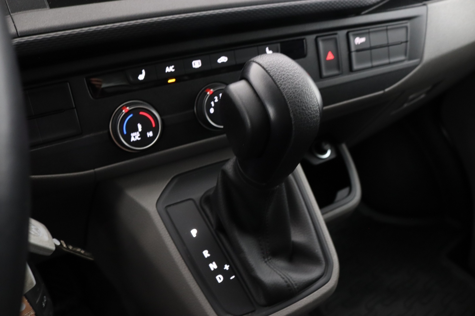 VOLKSWAGEN Transporter 53
