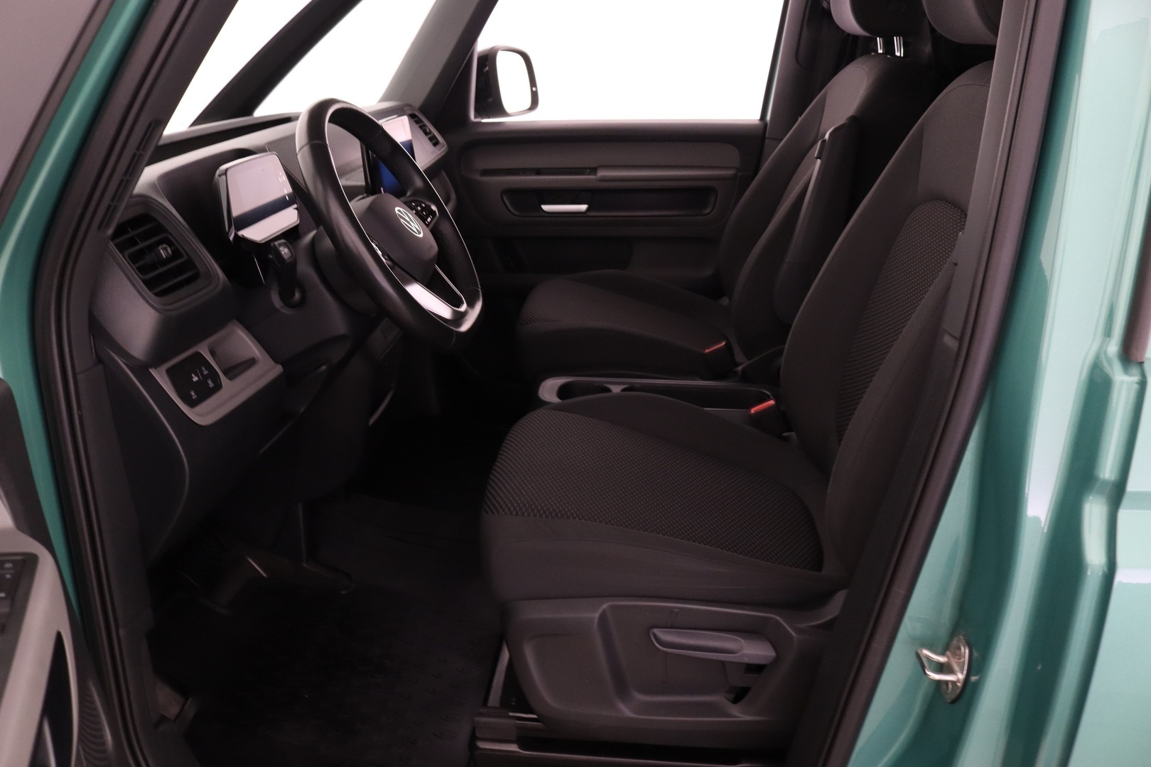 VOLKSWAGEN ID. BUZZ CARGO 14