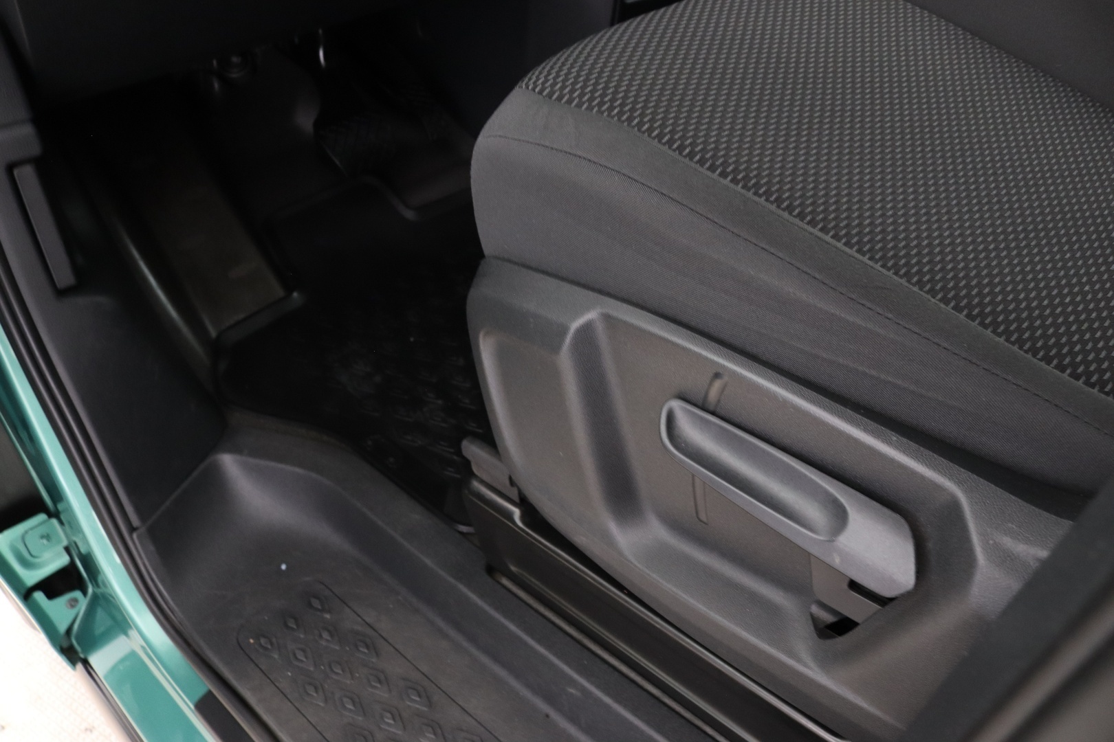 VOLKSWAGEN ID. BUZZ CARGO 36