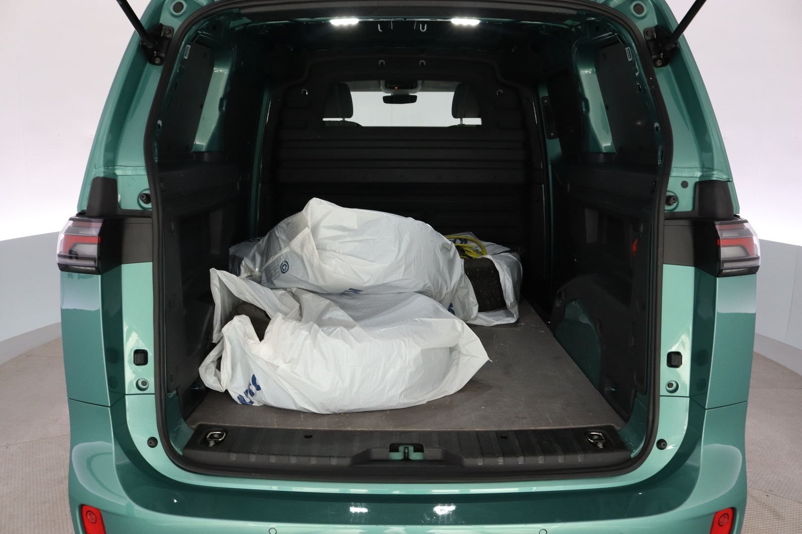 VOLKSWAGEN ID. BUZZ CARGO 38