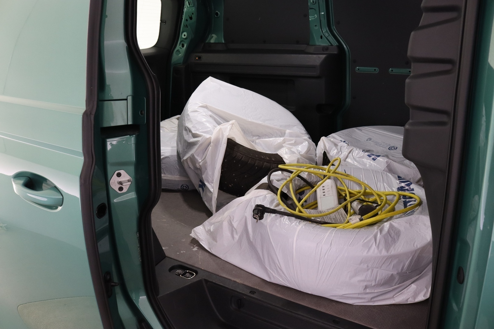 VOLKSWAGEN ID. BUZZ CARGO 39