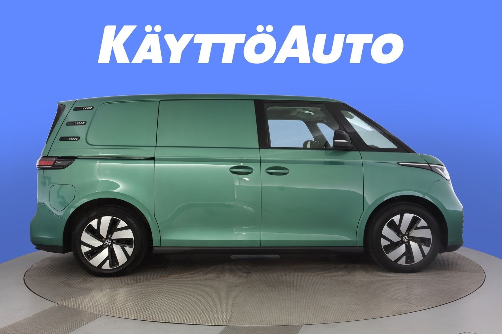 VOLKSWAGEN ID. BUZZ CARGO 8