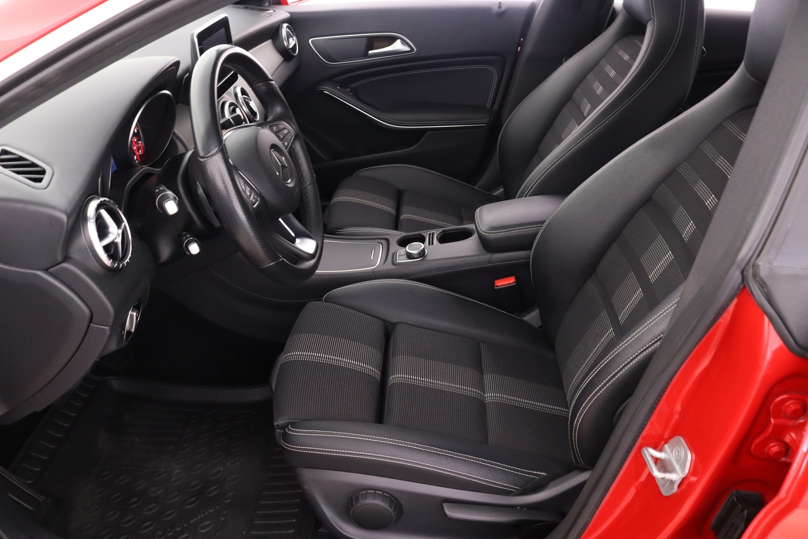 MERCEDES-BENZ CLA 12