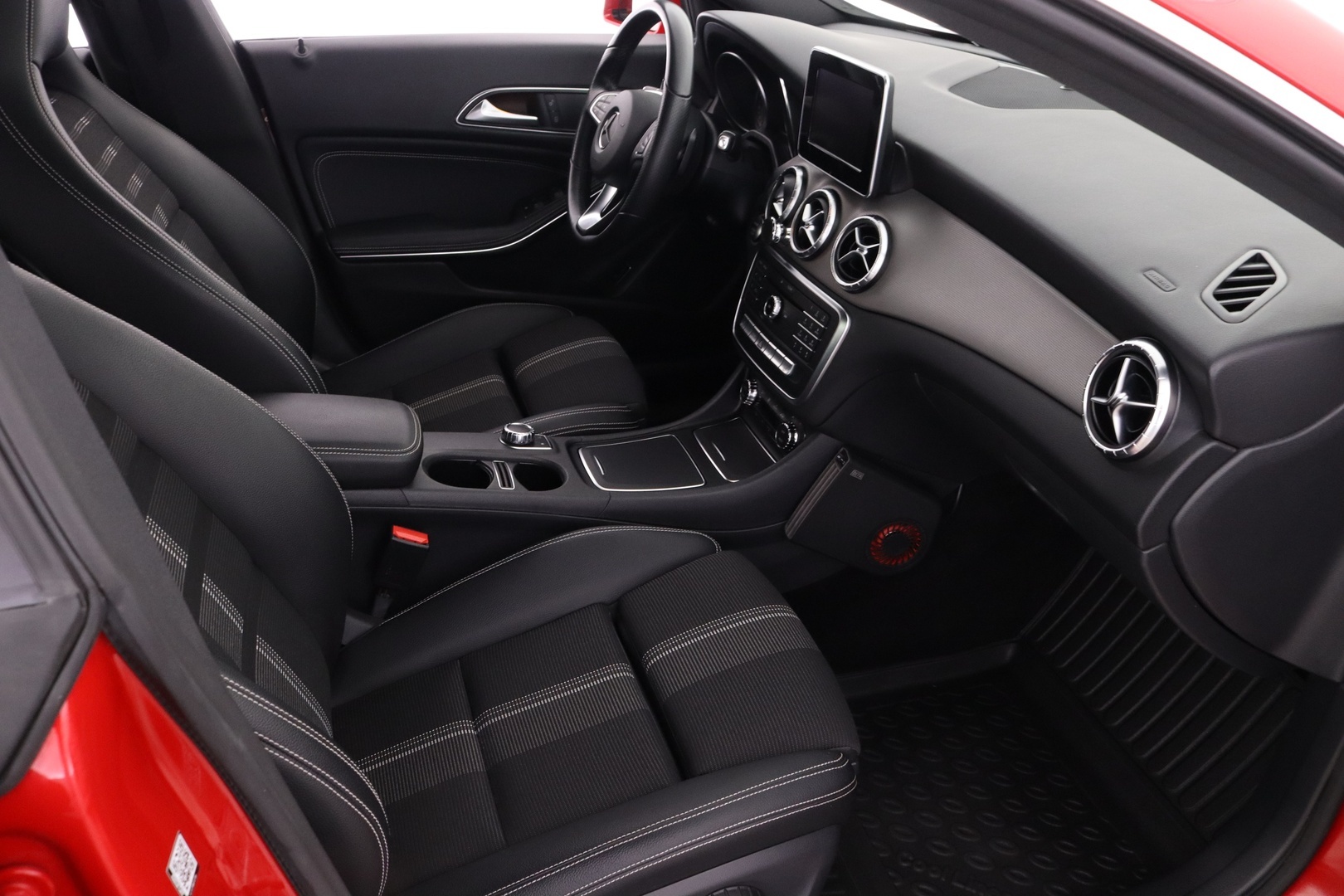 MERCEDES-BENZ CLA 17
