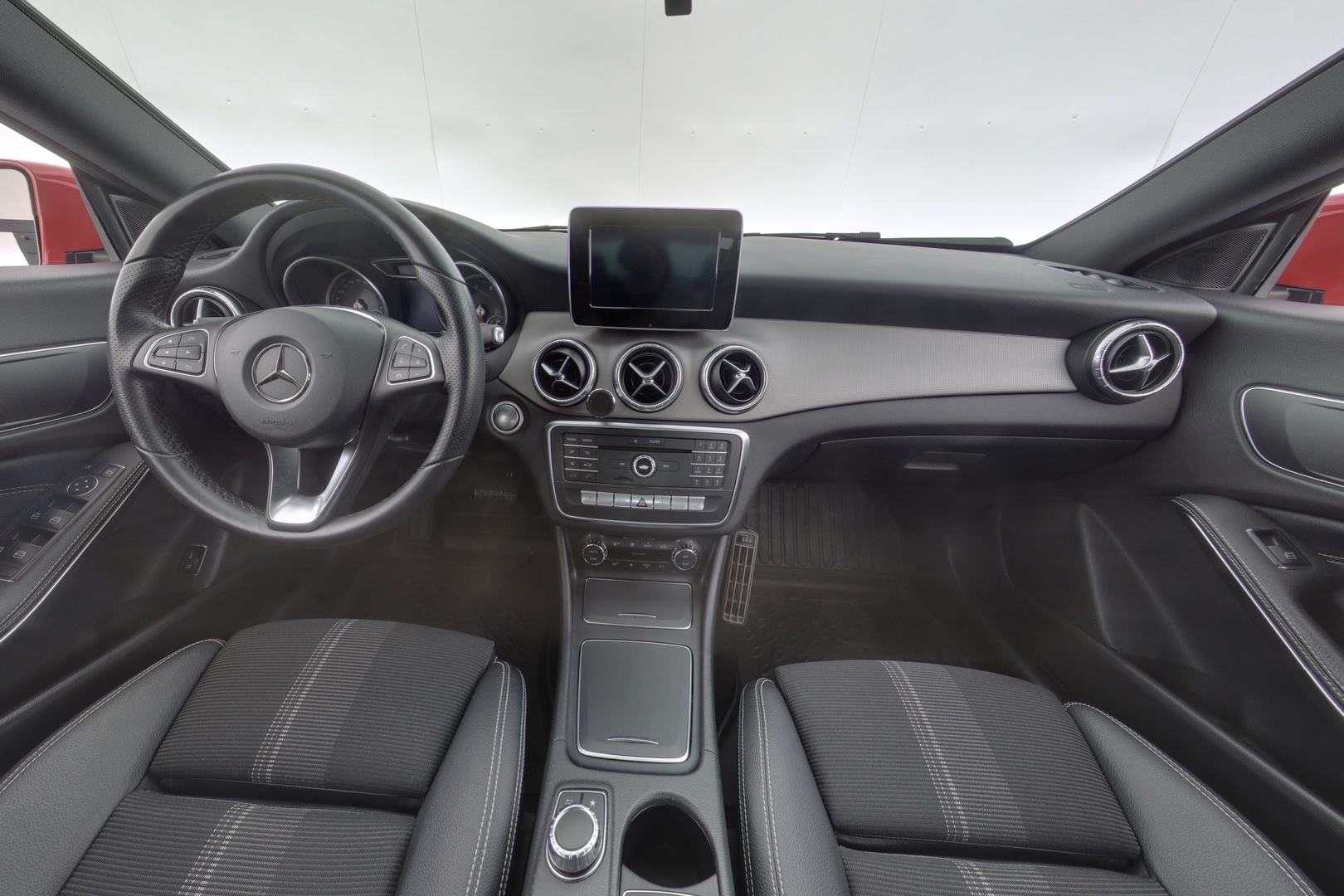 MERCEDES-BENZ CLA 9