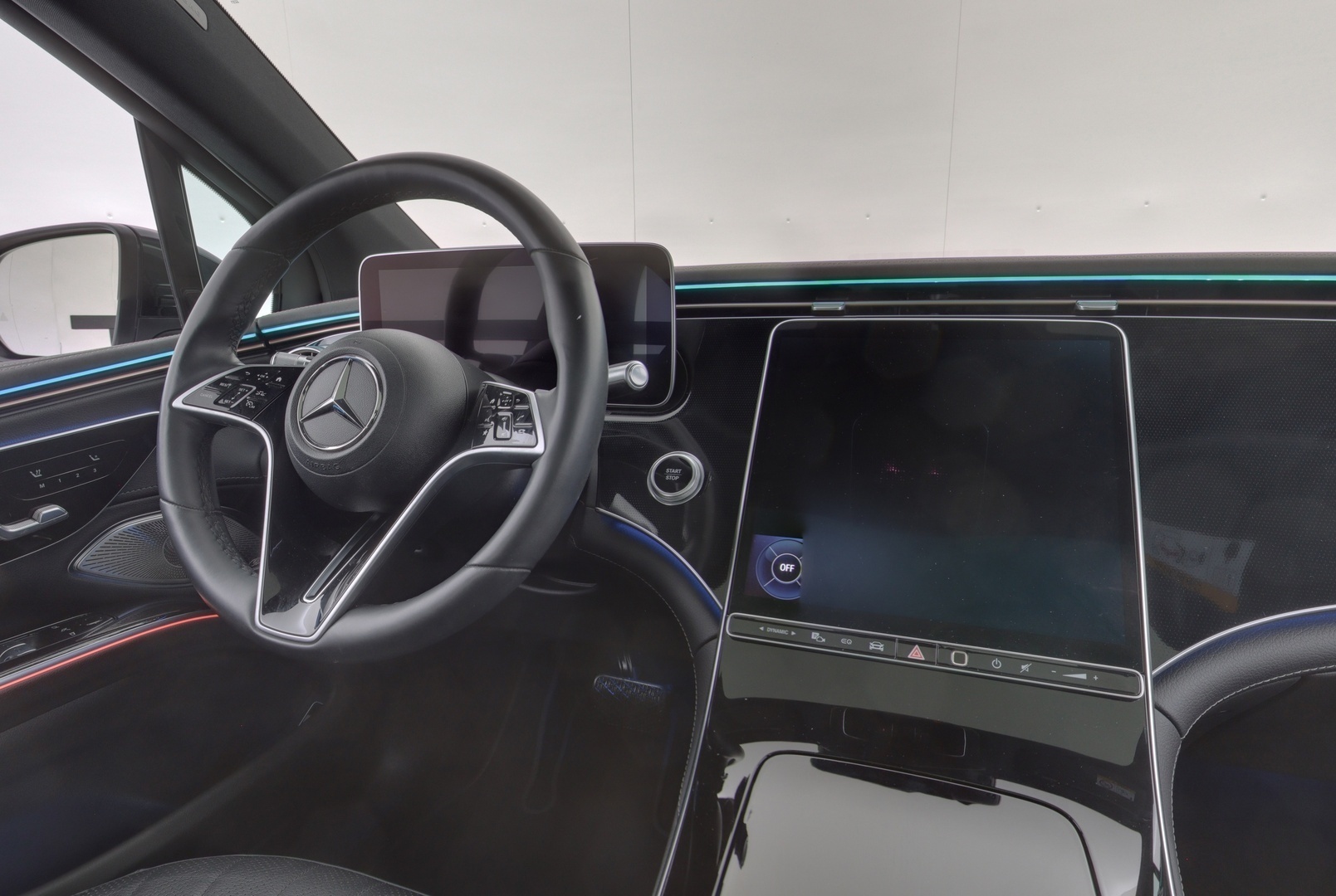 MERCEDES-BENZ EQS SUV 12