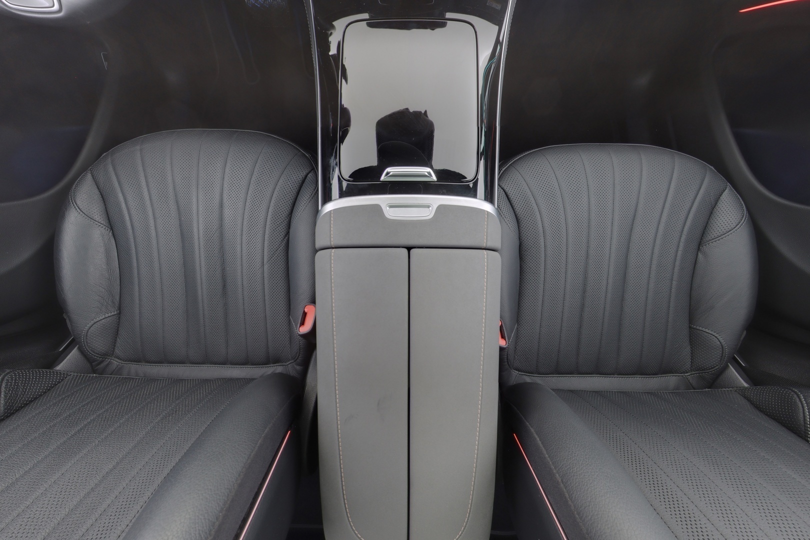 MERCEDES-BENZ EQS SUV 13