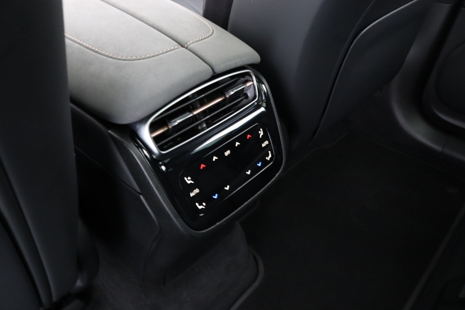 MERCEDES-BENZ EQS SUV 19