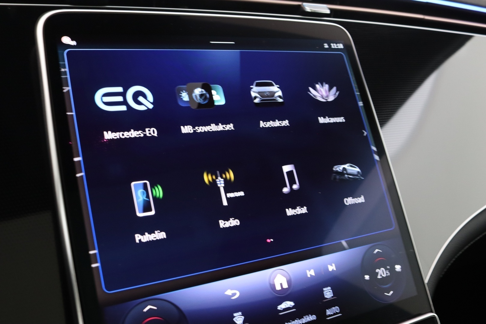 MERCEDES-BENZ EQS SUV 32