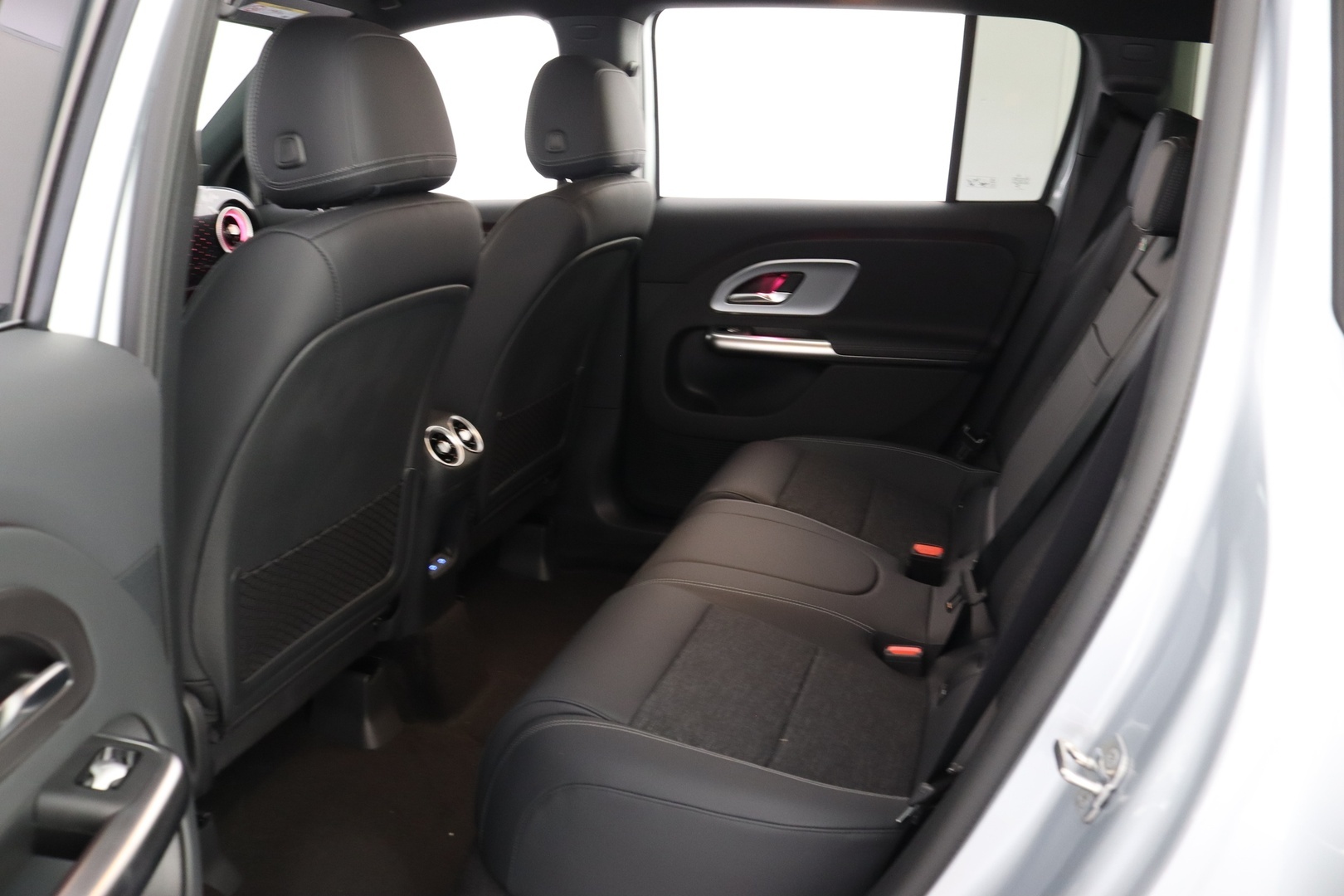 MERCEDES-BENZ GLB 2026