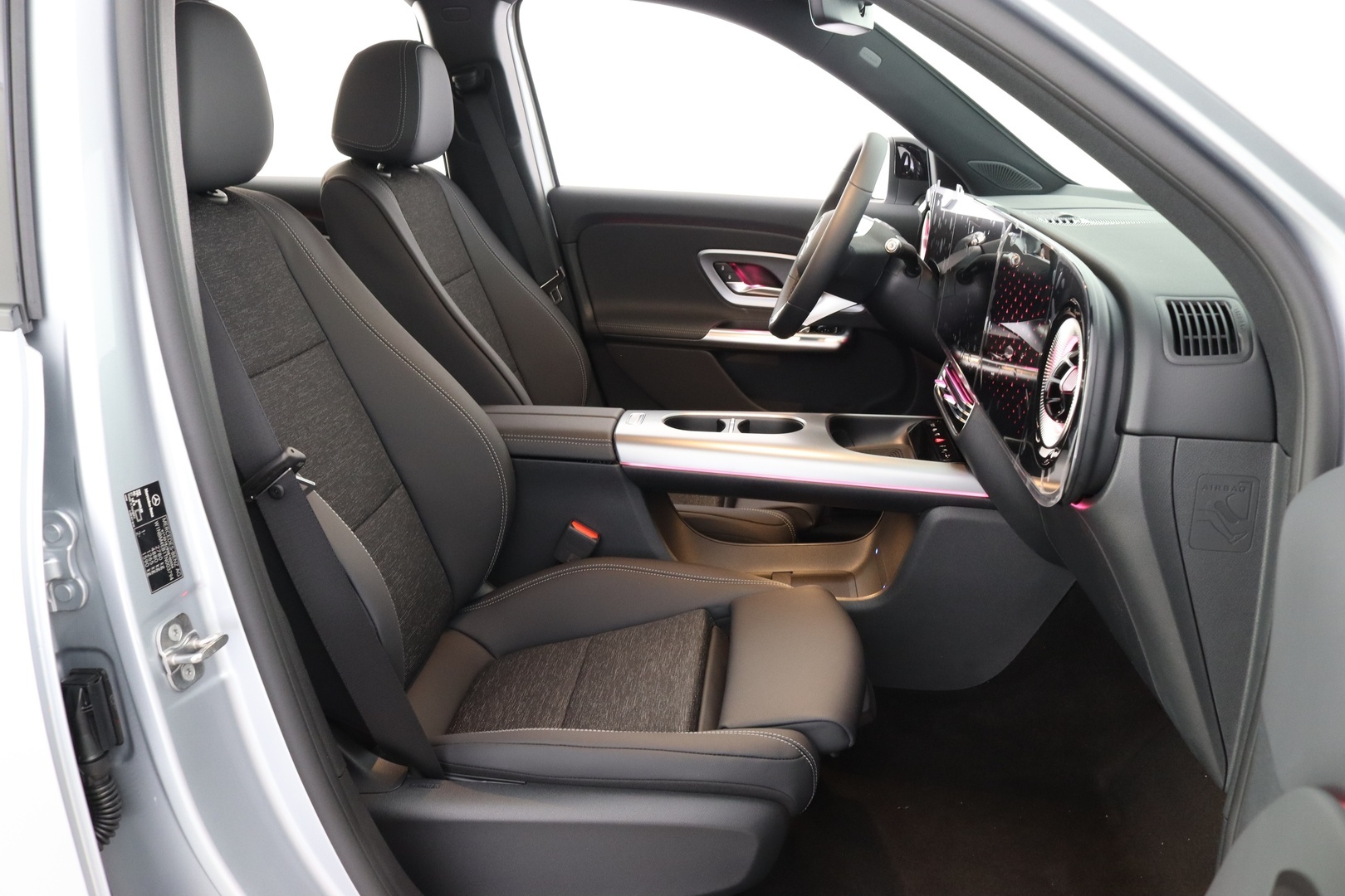 MERCEDES-BENZ GLB 2026