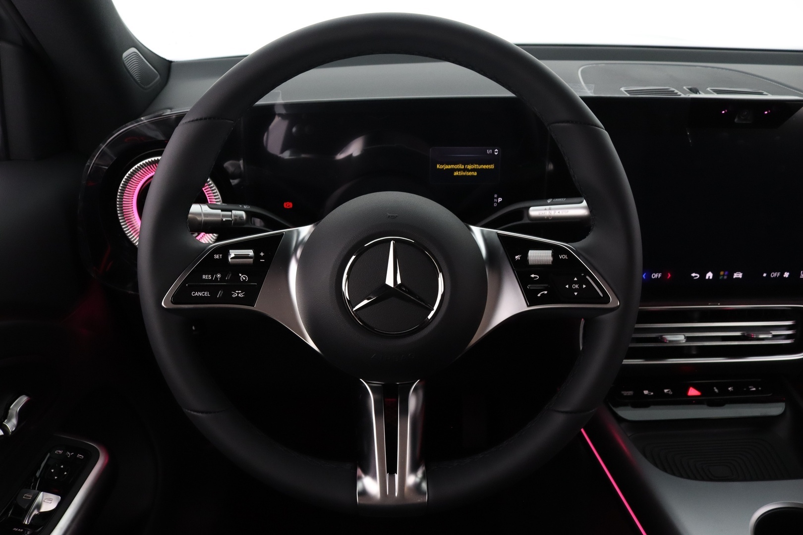 MERCEDES-BENZ GLB 2026