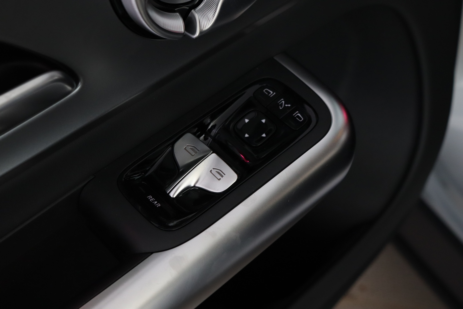 MERCEDES-BENZ GLB 2026